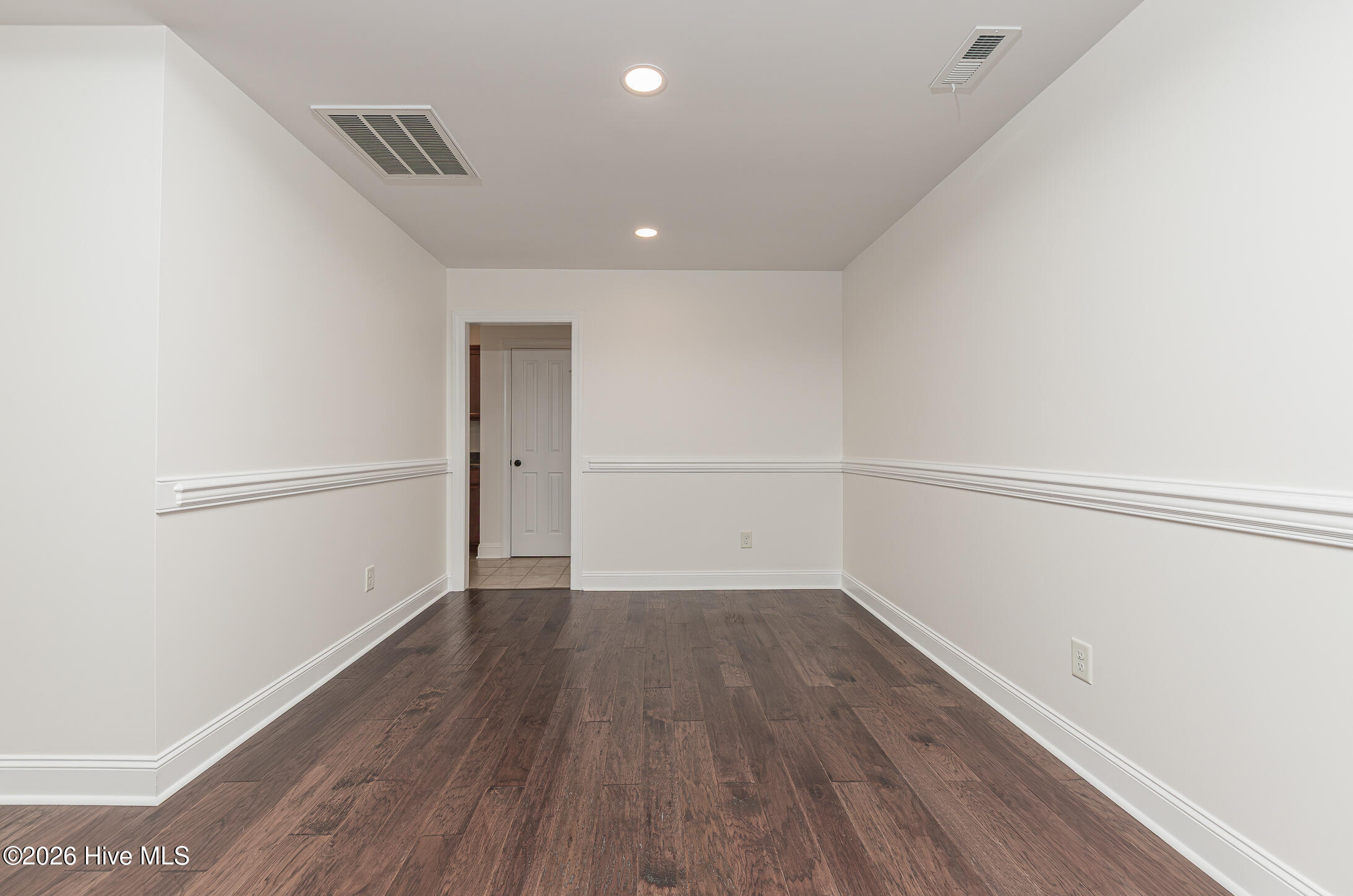 100566489 | Photo 15