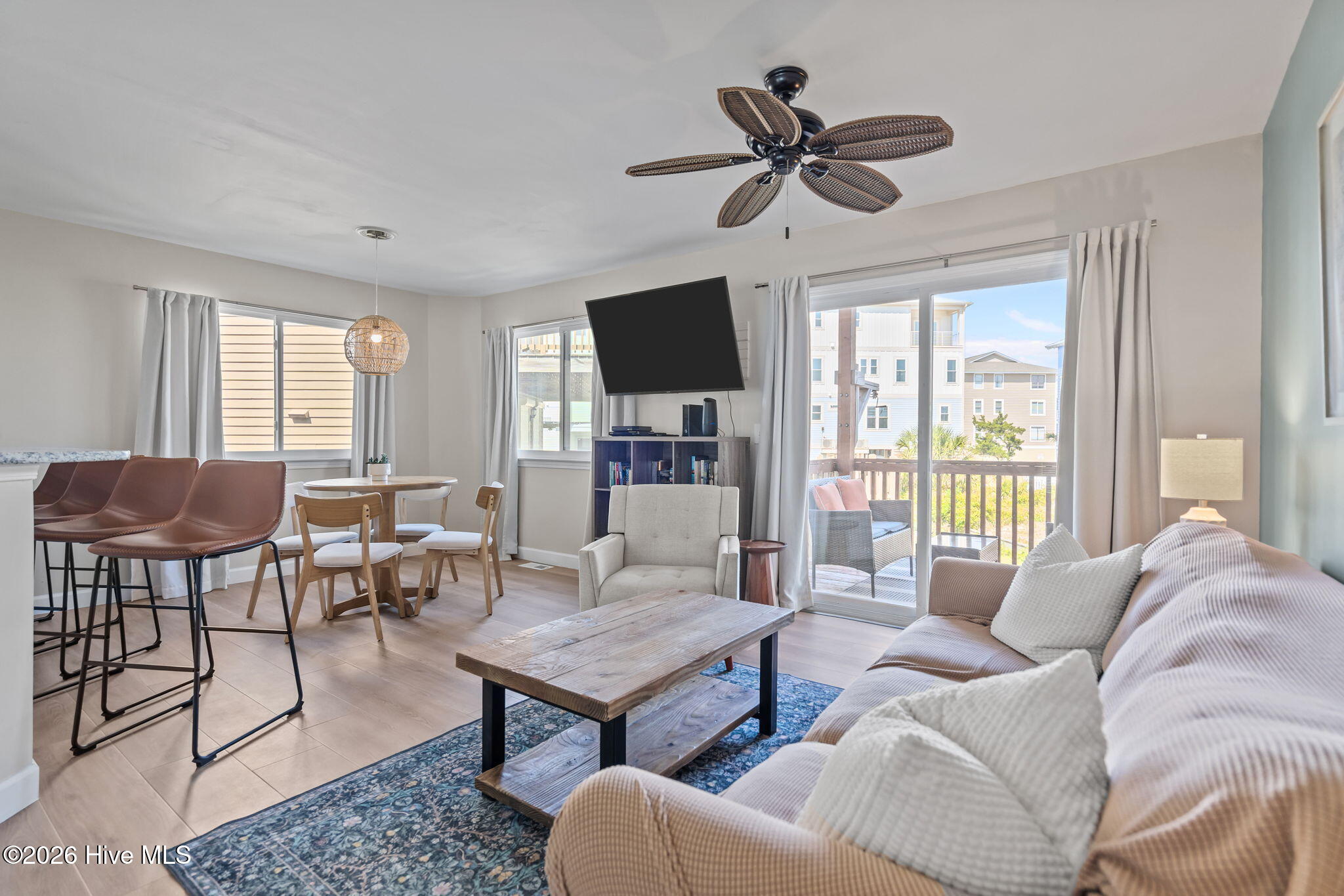 100566961 | Photo 12