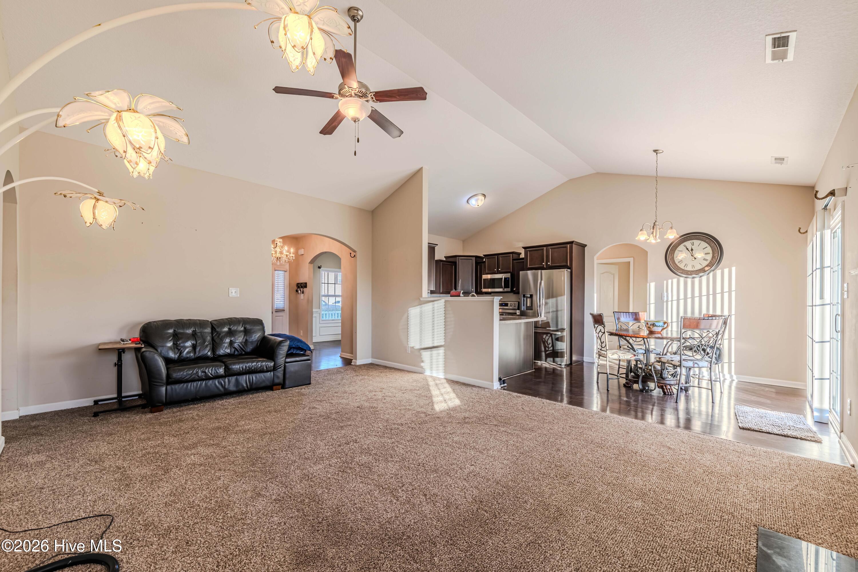 100549847 | Photo 14