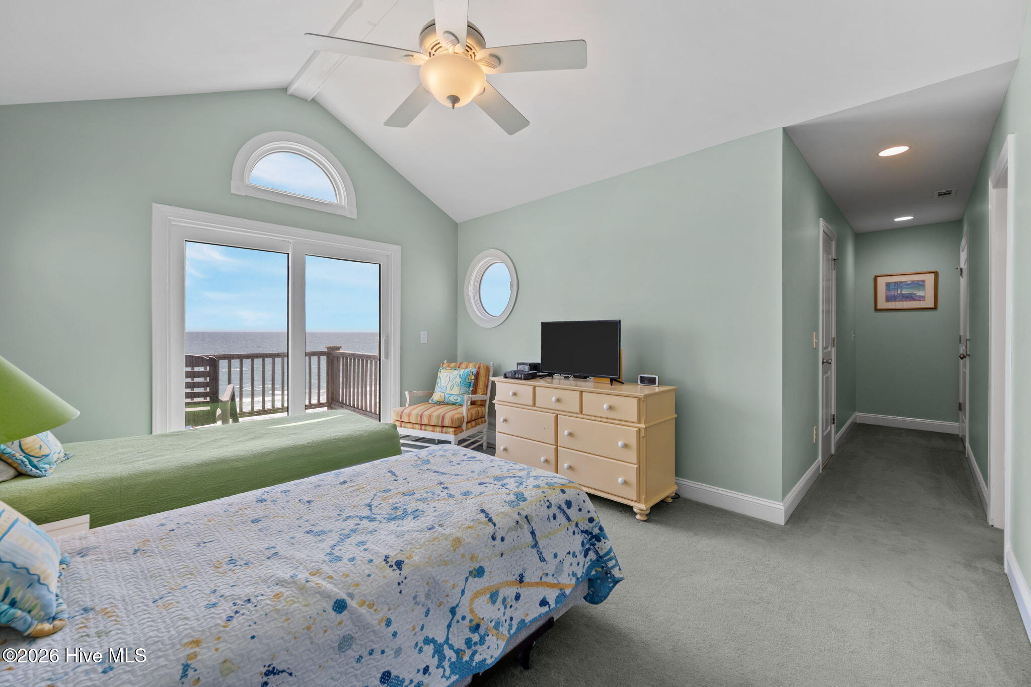 100570241 | Photo 16