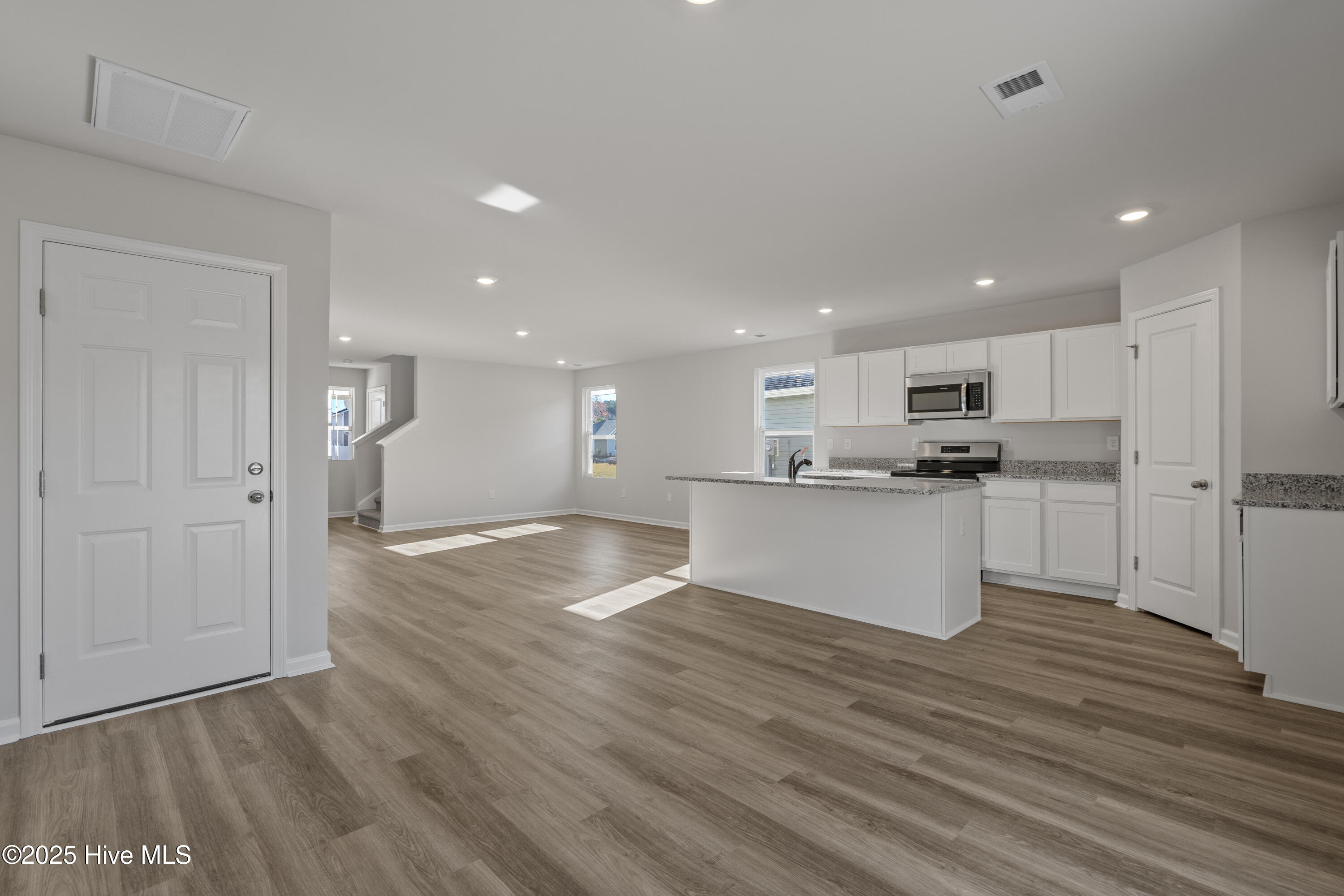 100528308 | Photo 14