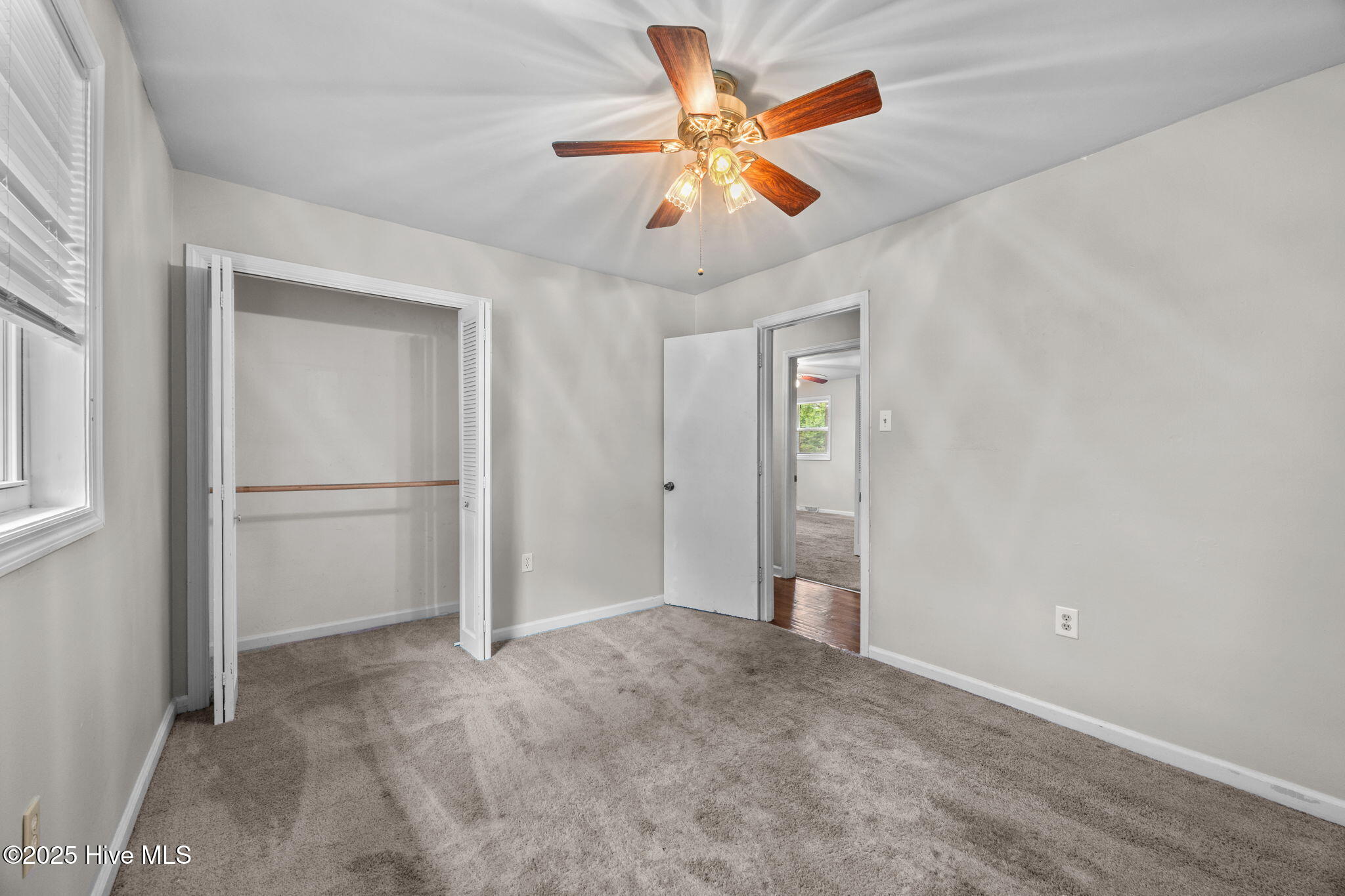 100530315 | Photo 26