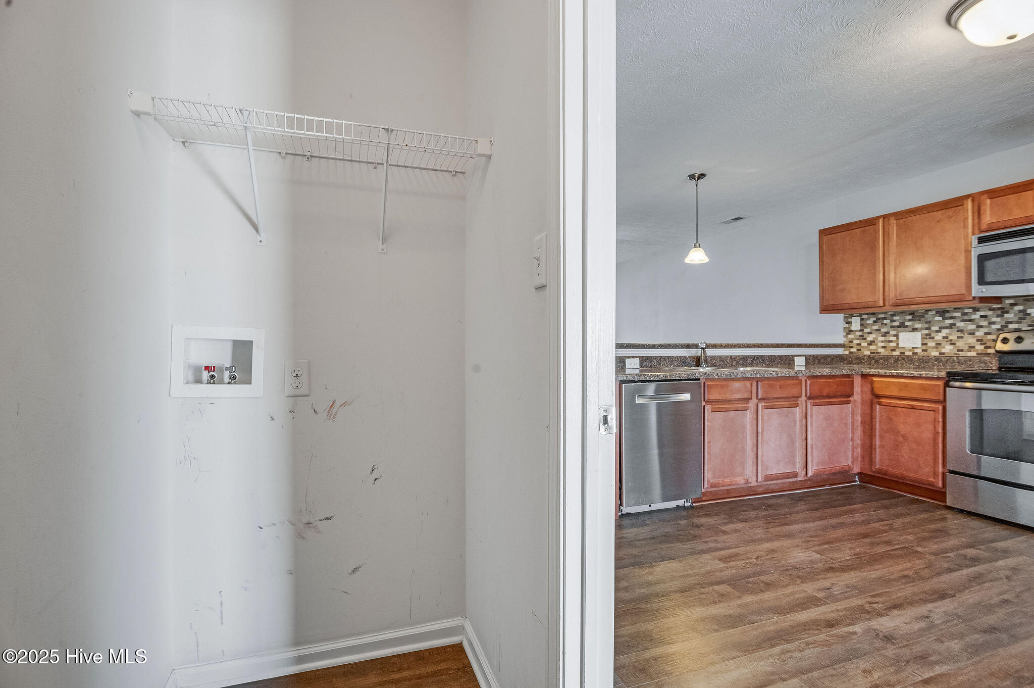 100541408 | Photo 13