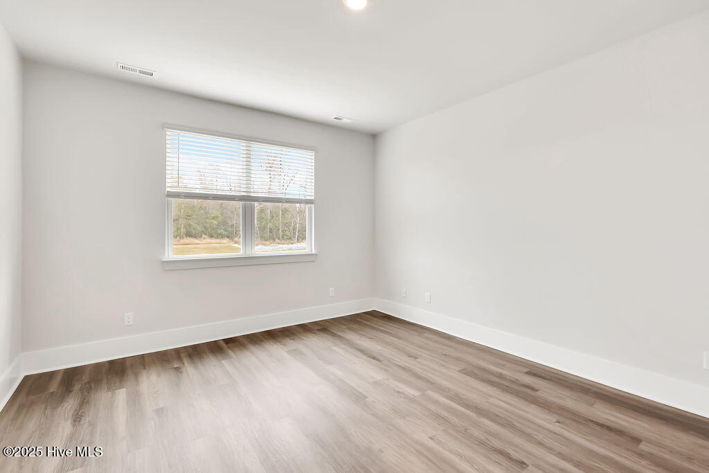 100537155 | Photo 16