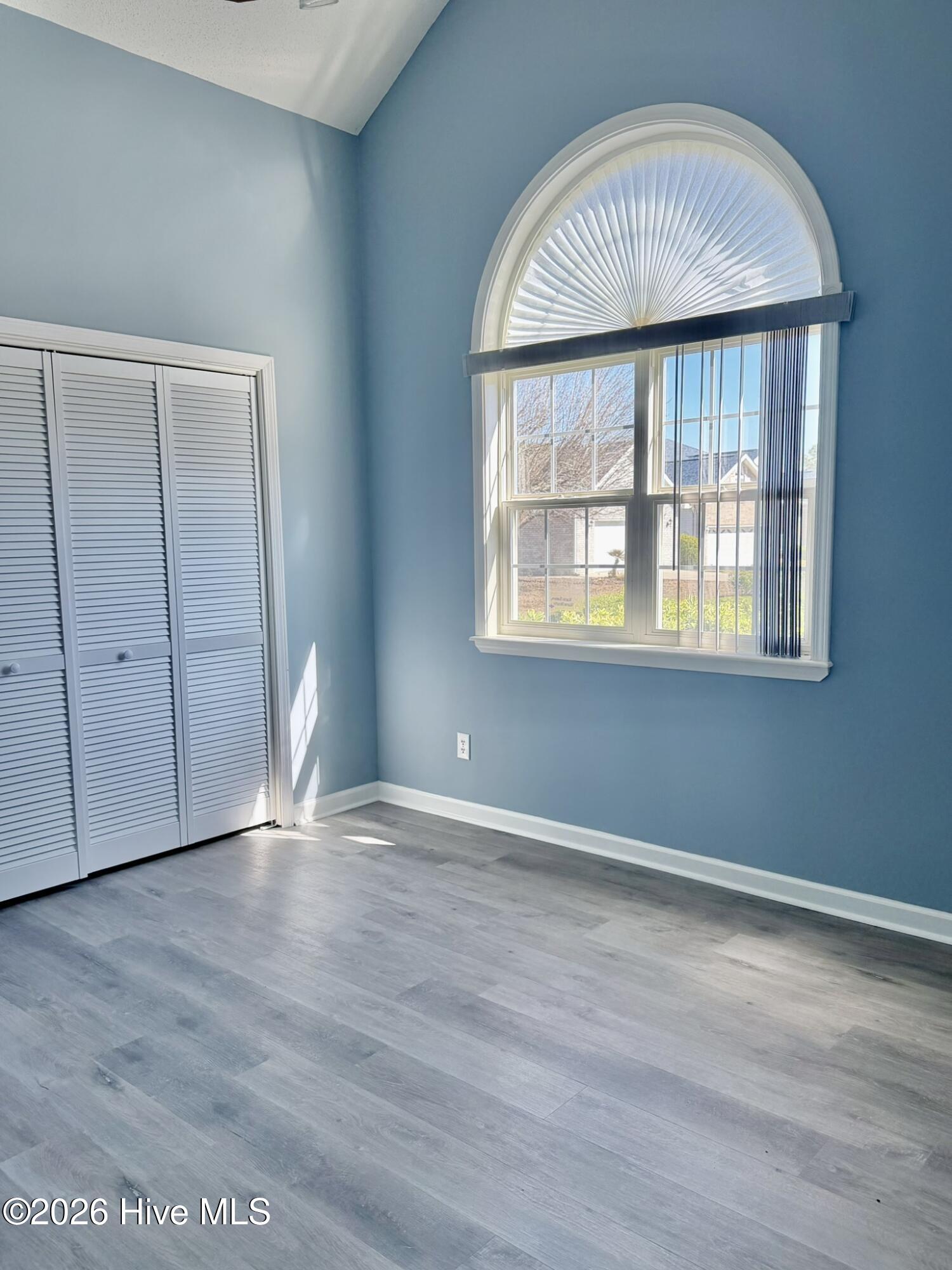 100557322 | Photo 16