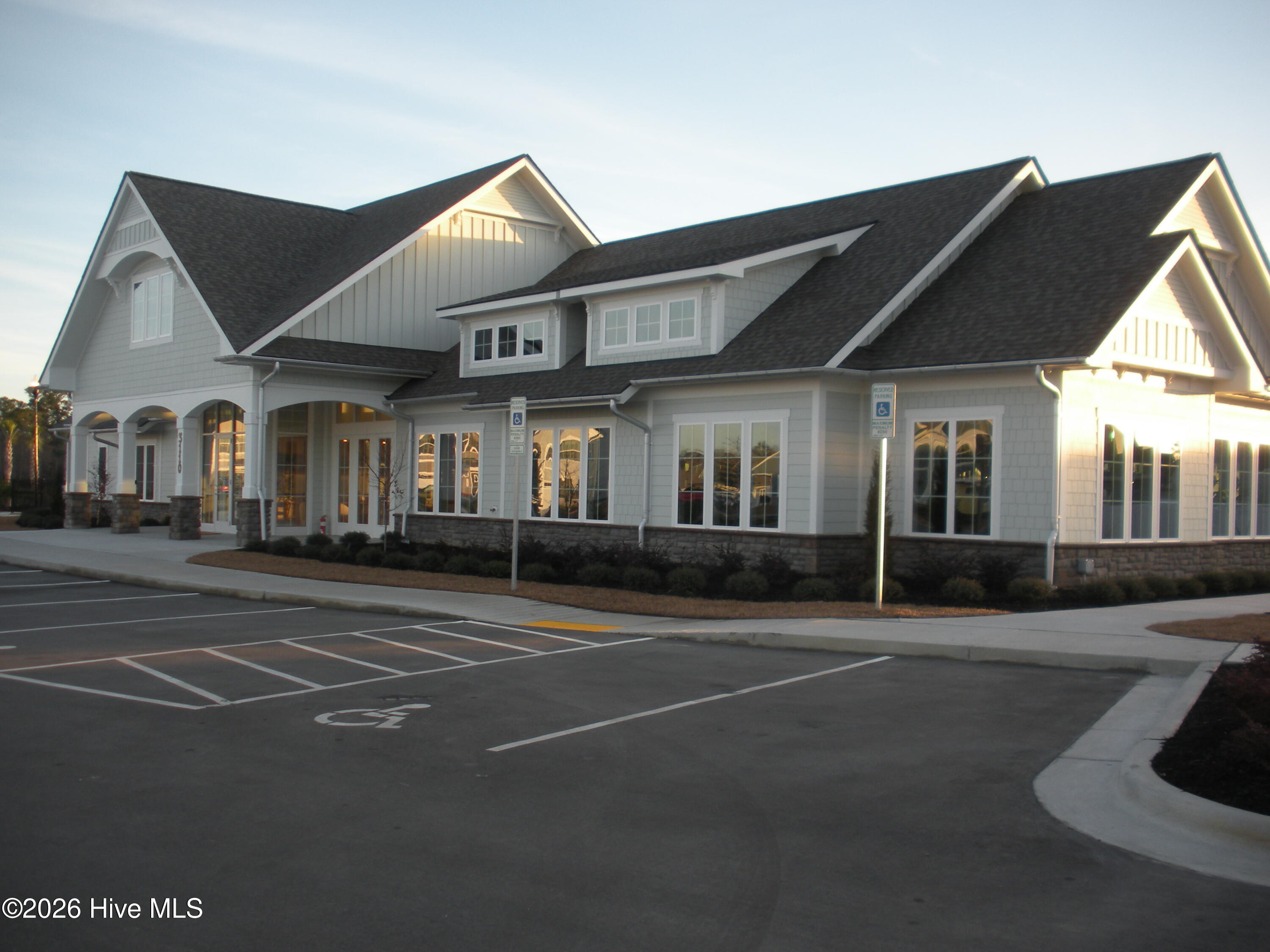 100548269 | Photo 19