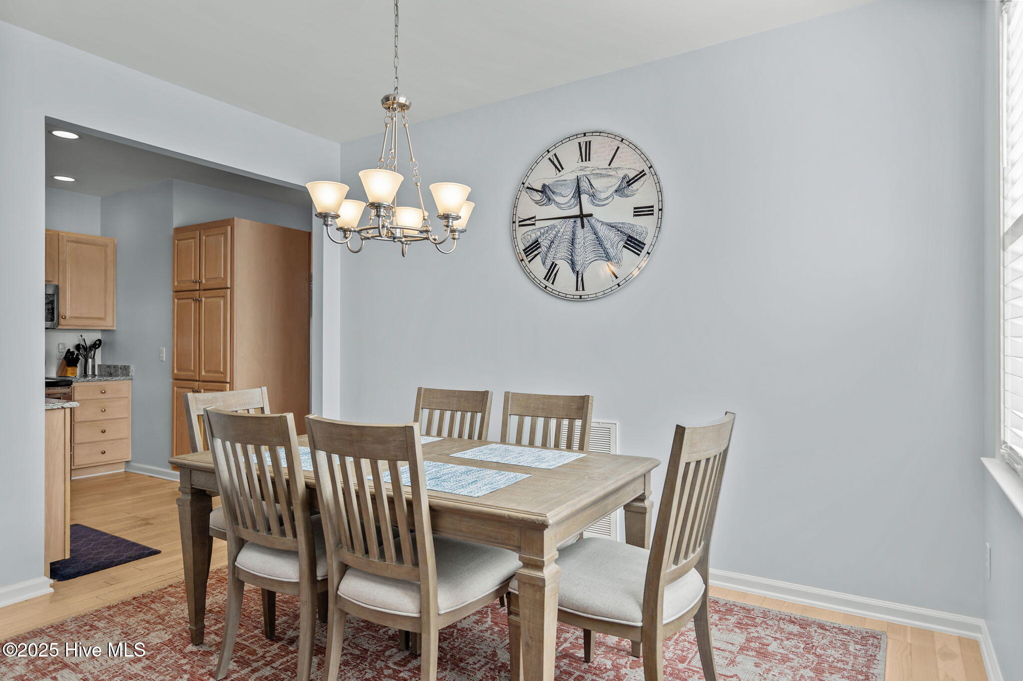 100542562 | Photo 12