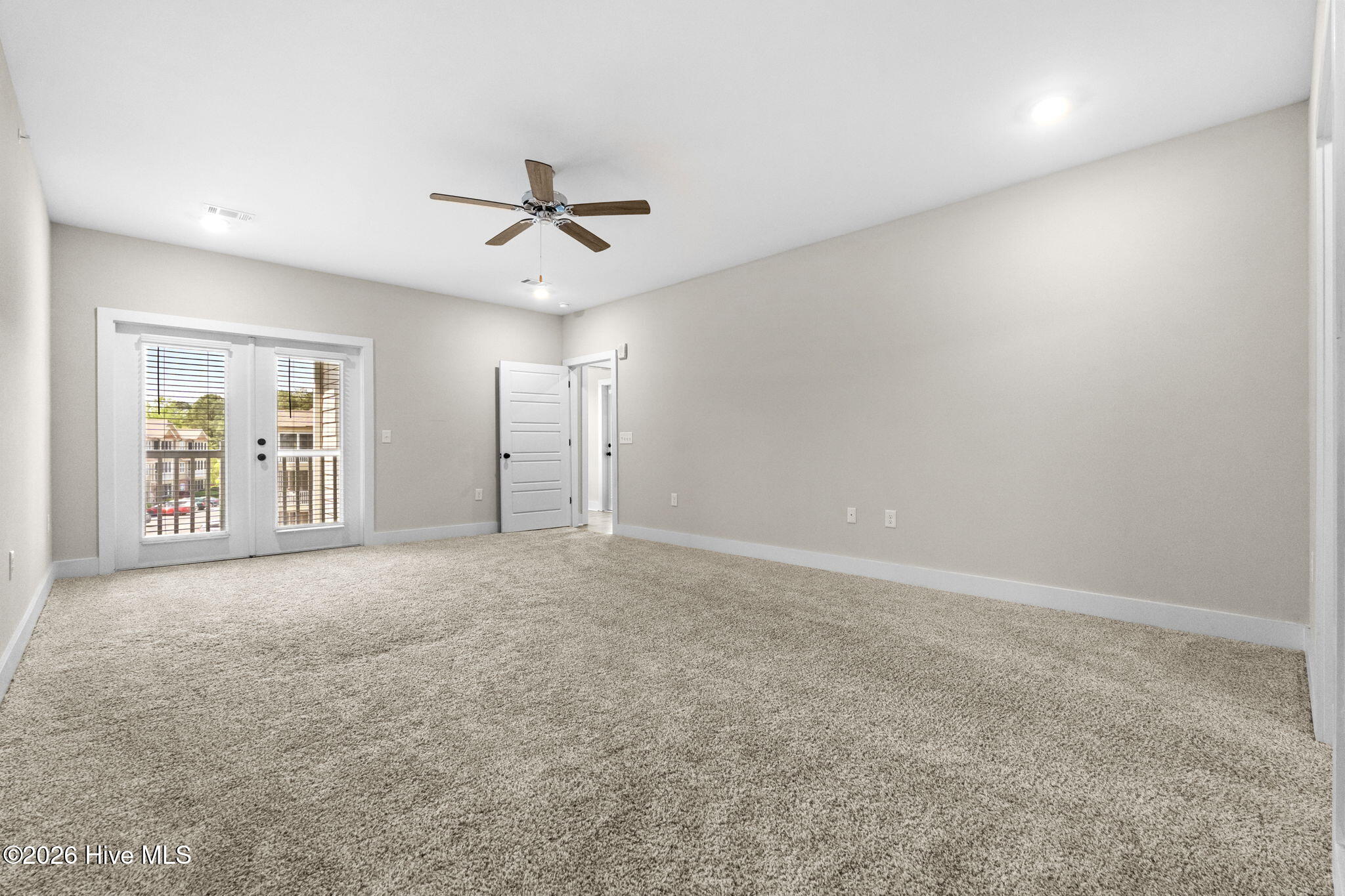 100566084 | Photo 27