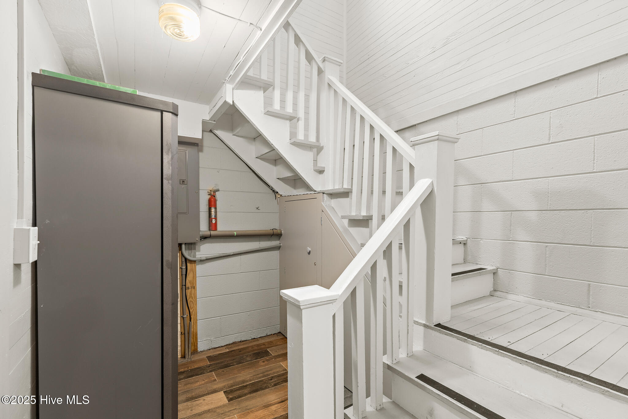 100531510 | Photo 56