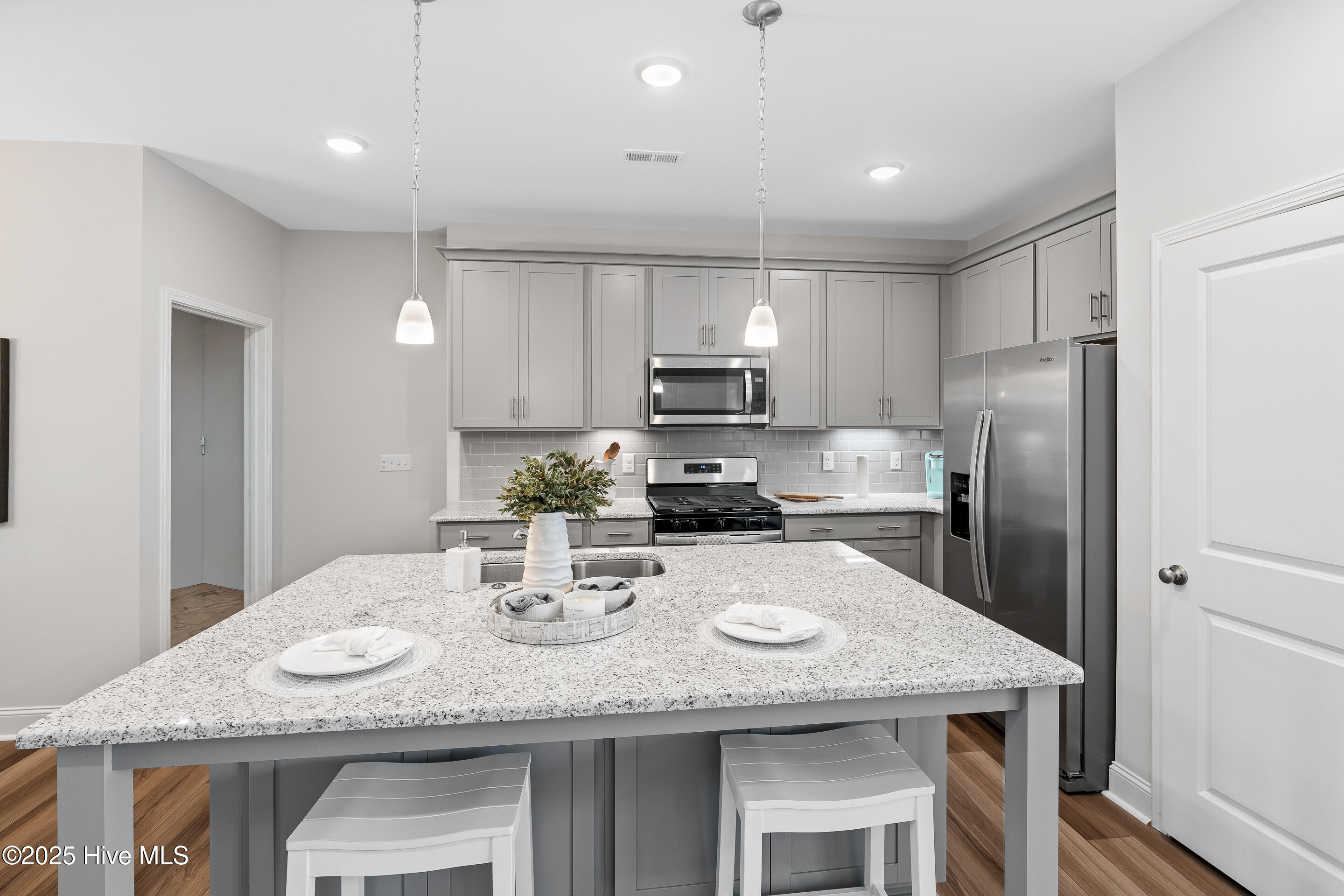 100538421 | Photo 13