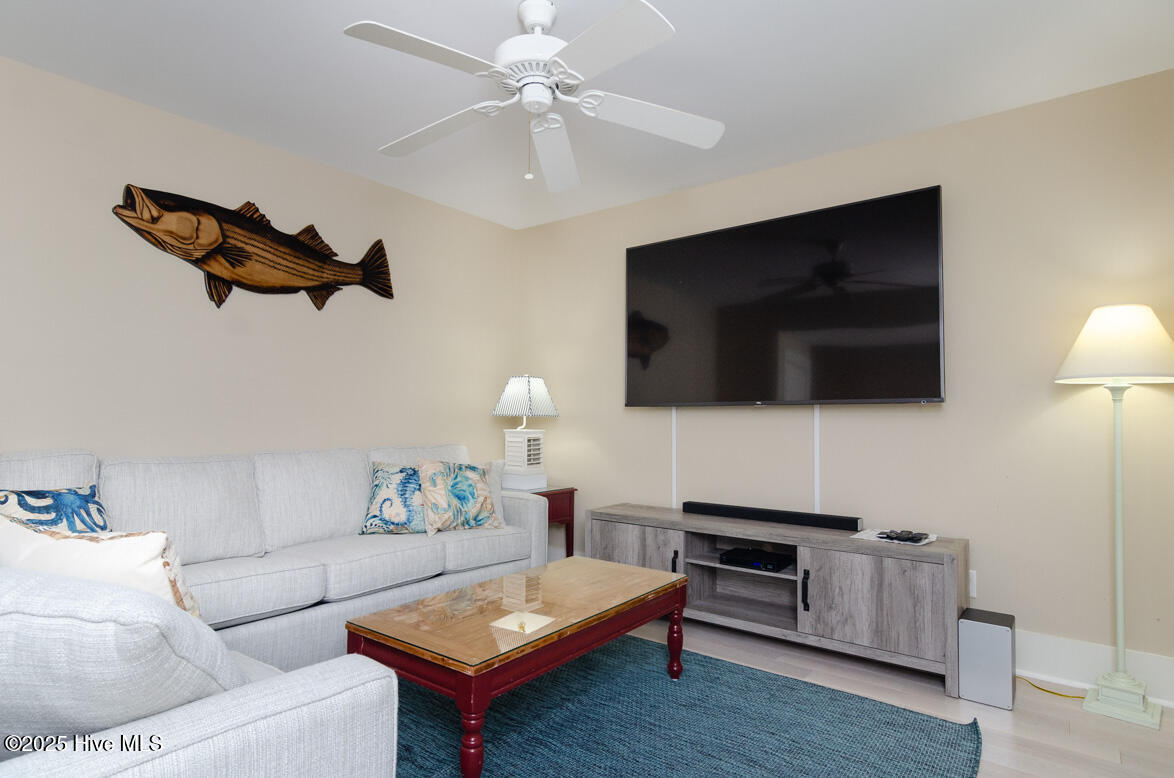 821 Schloss St WB (18)