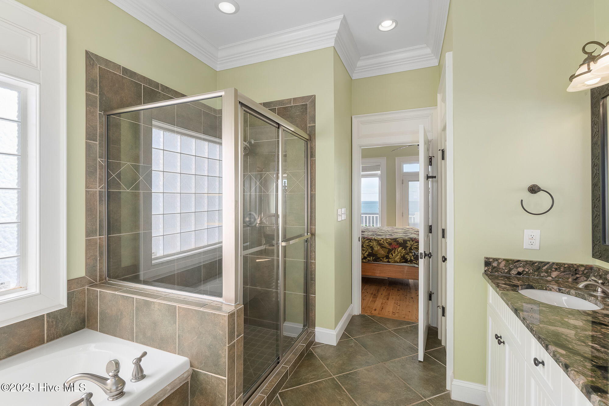 100536306 | Photo 31