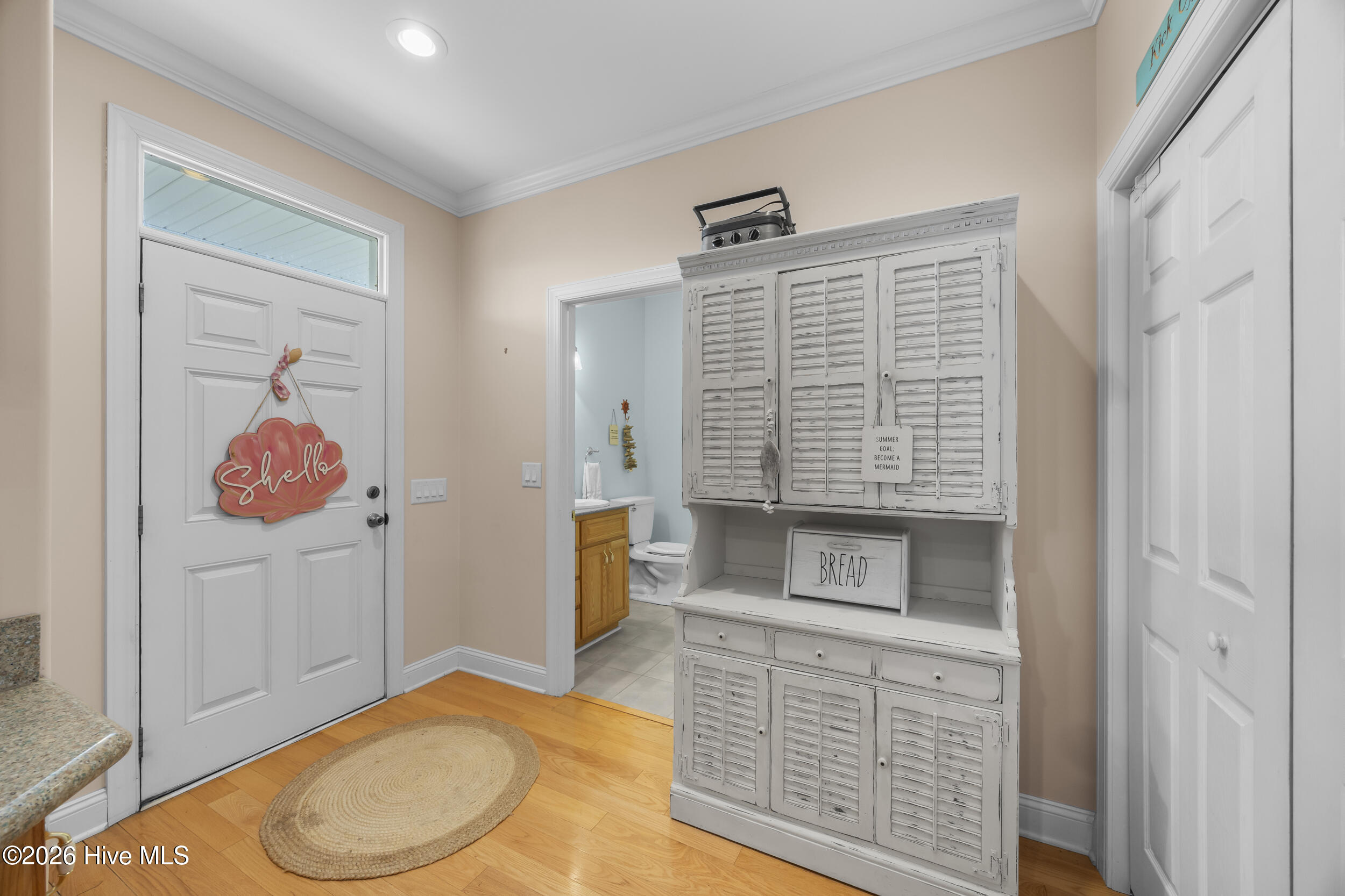 100548931 | Photo 42