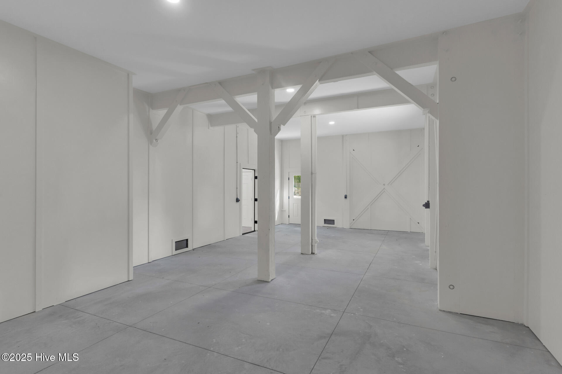 100539388 | Photo 60