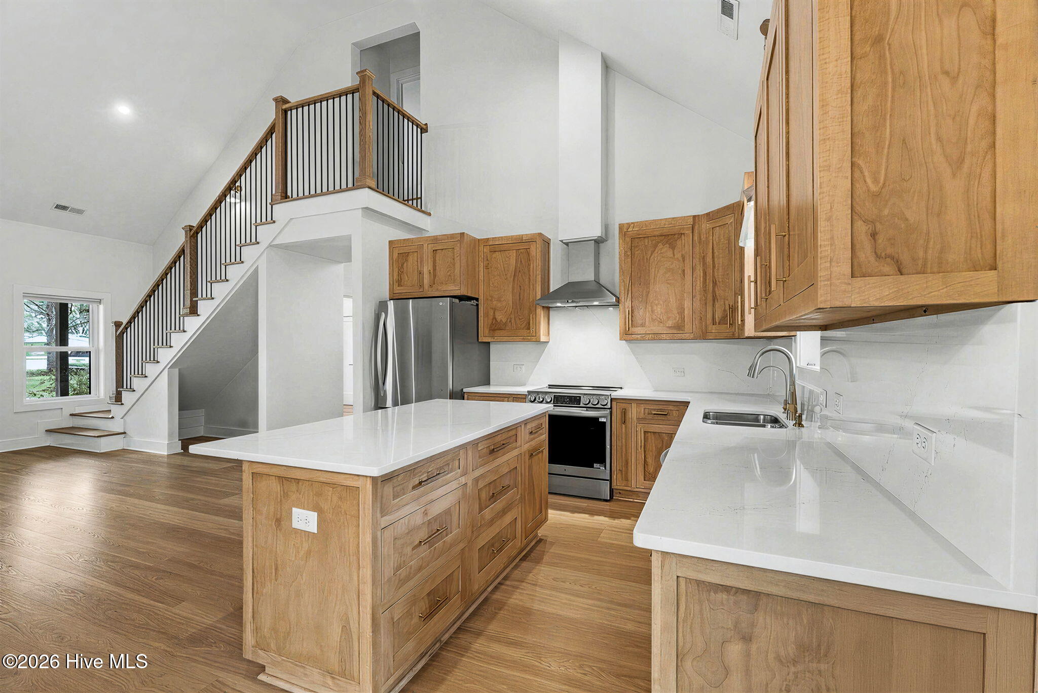 100564194 | Photo 17