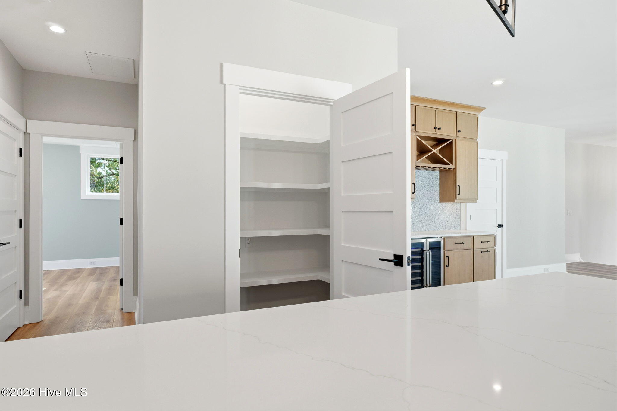 100554131 | Photo 38