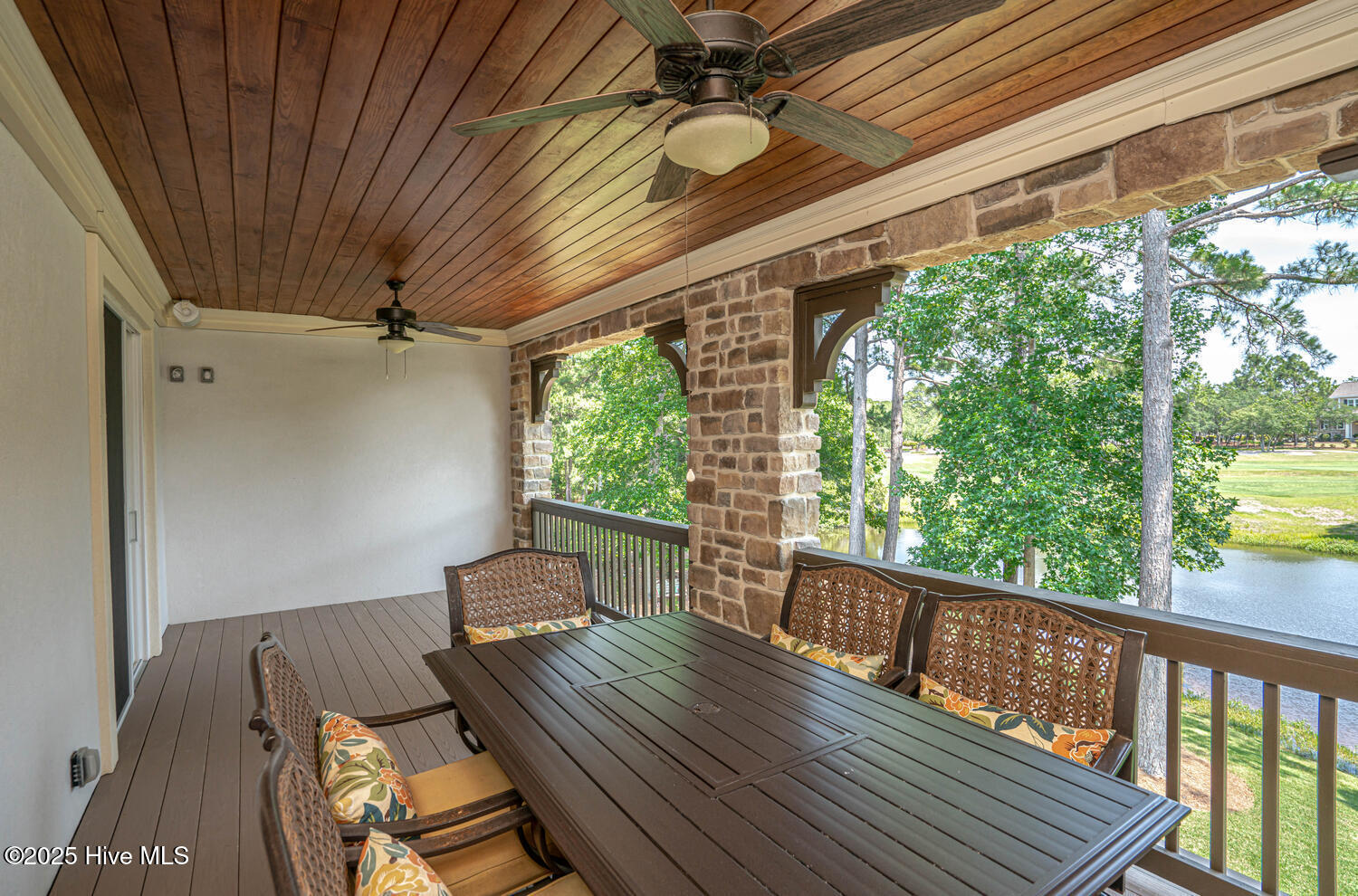 100514685 | Photo 59