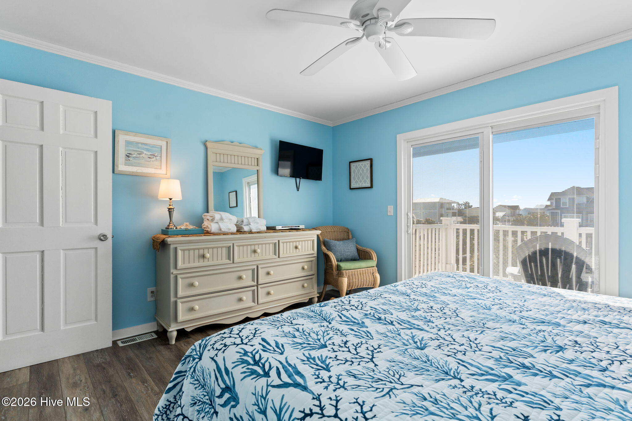 100557259 | Photo 24