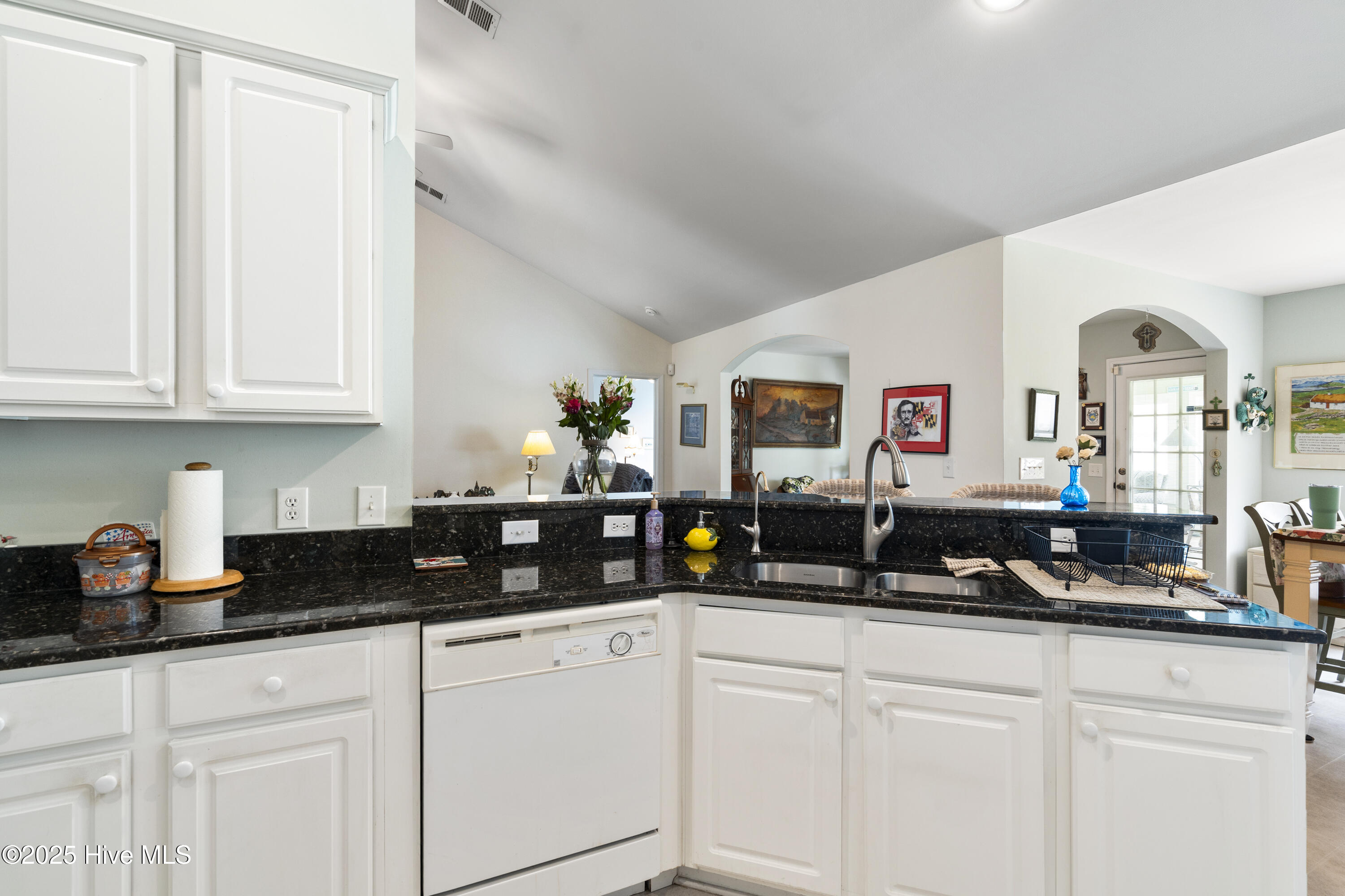 100521862 | Photo 33