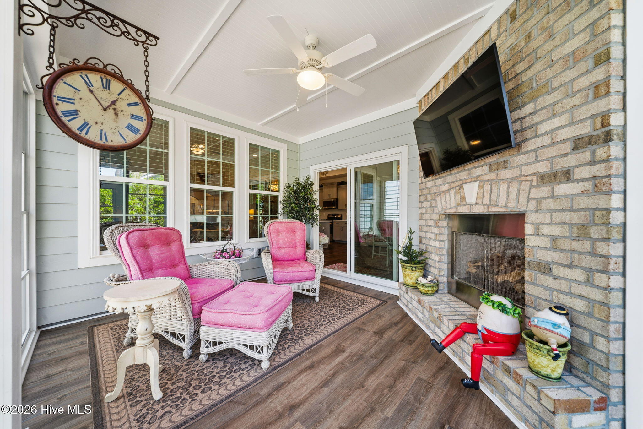 100568500 | Photo 47