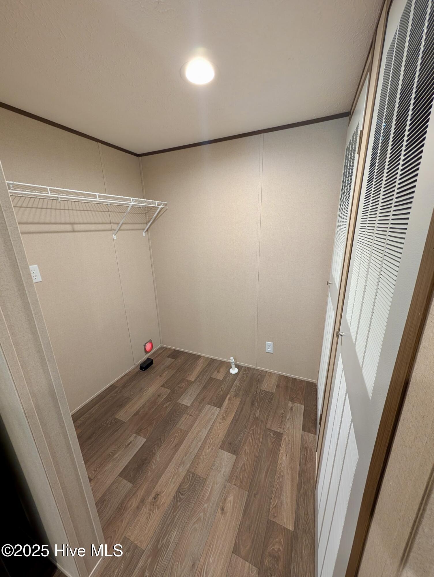 612 Bayshore Drive SE, Bolivia, NC 28422 – photo 8: Laundry room off from kitchen