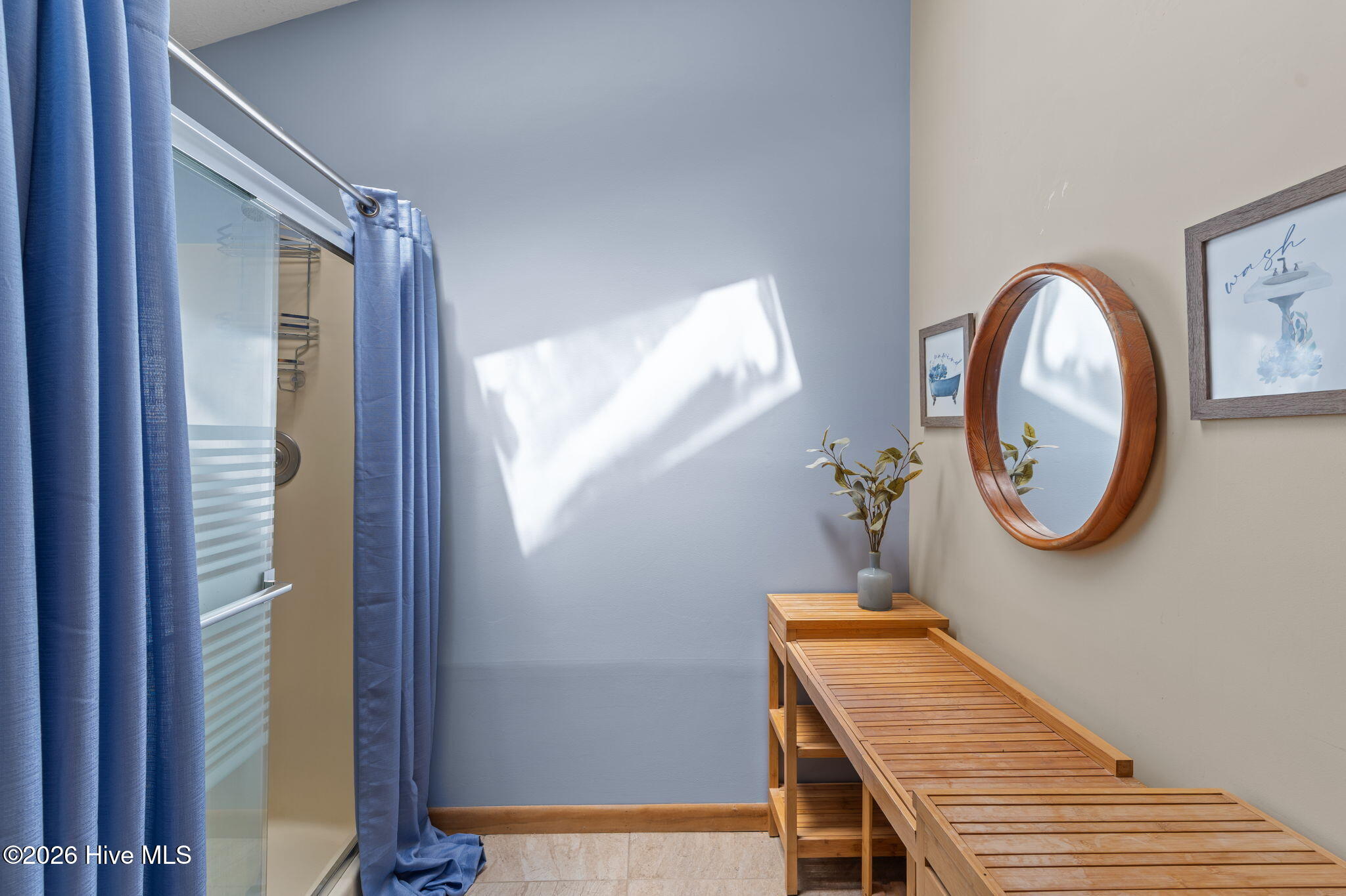 100568995 | Photo 27