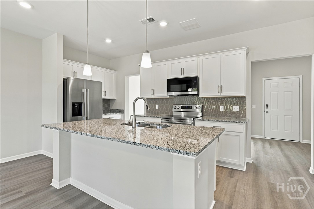 NOT THE ACTUAL HOME. Pictures are of a completed Grayson TR plan and are for REFERENCE ONLY.