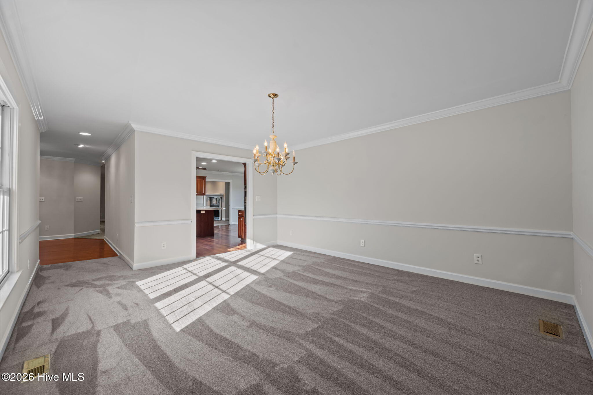 100542324 | Photo 40