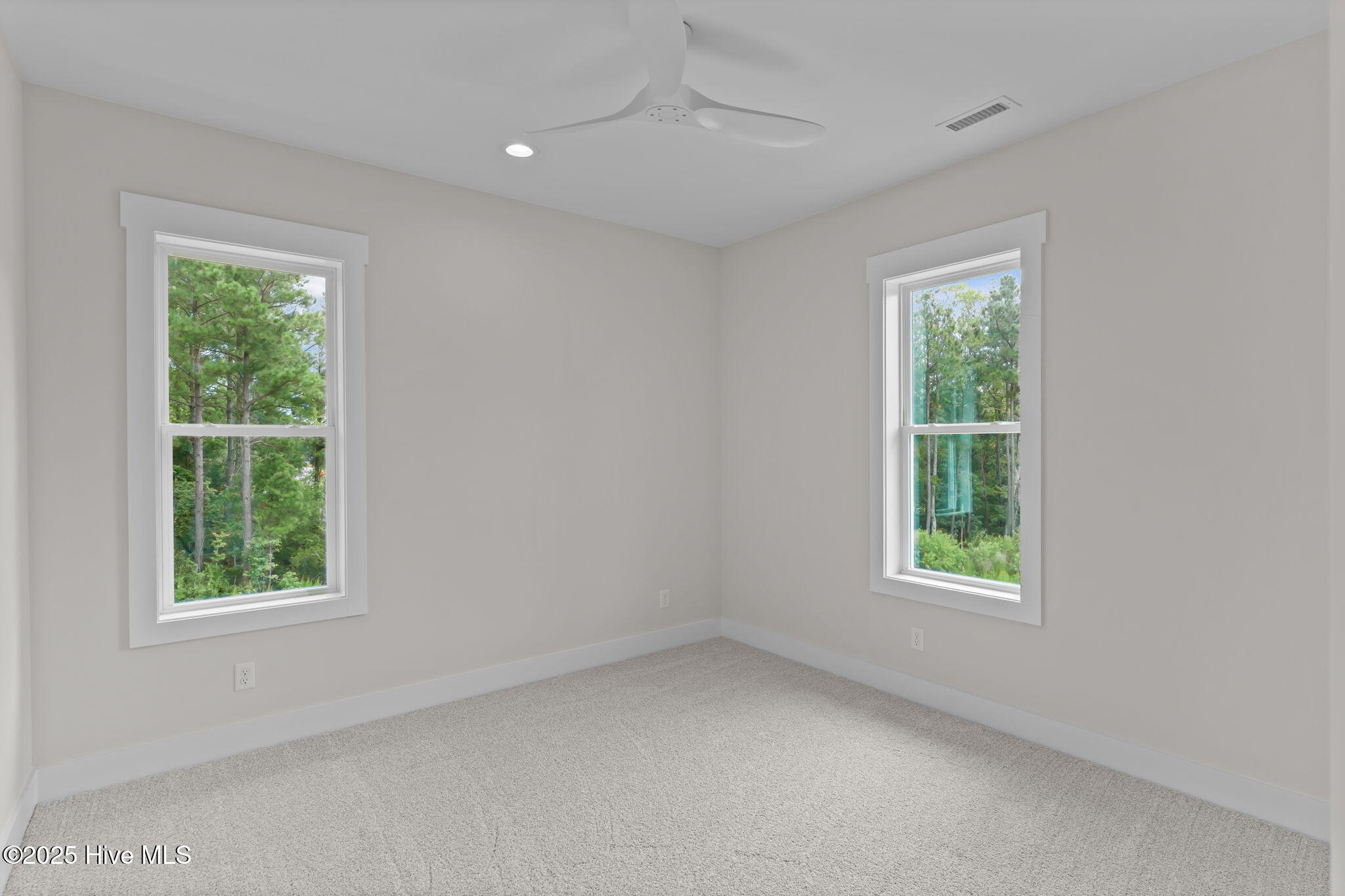 100548099 | Photo 56