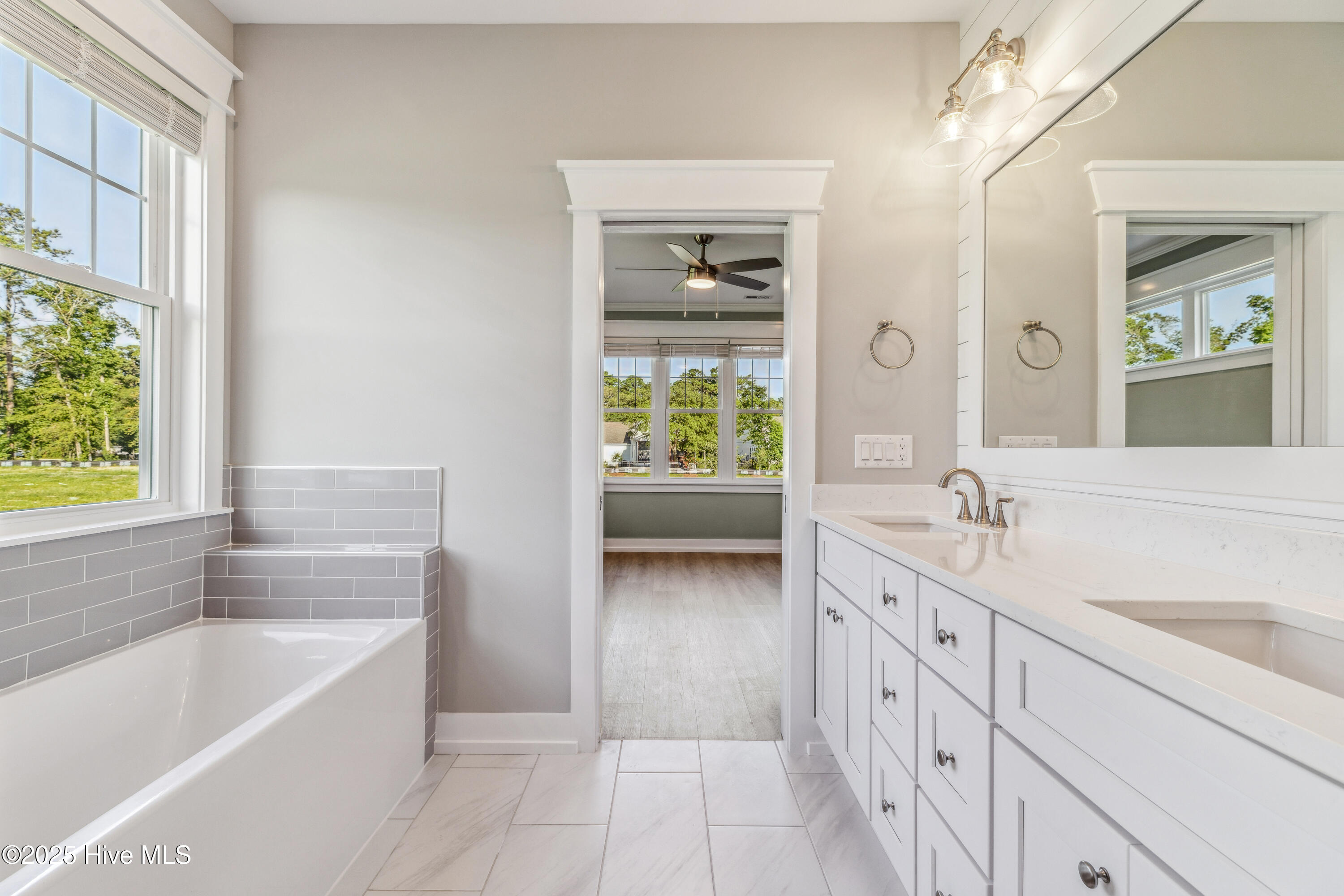 100546665 | Photo 41