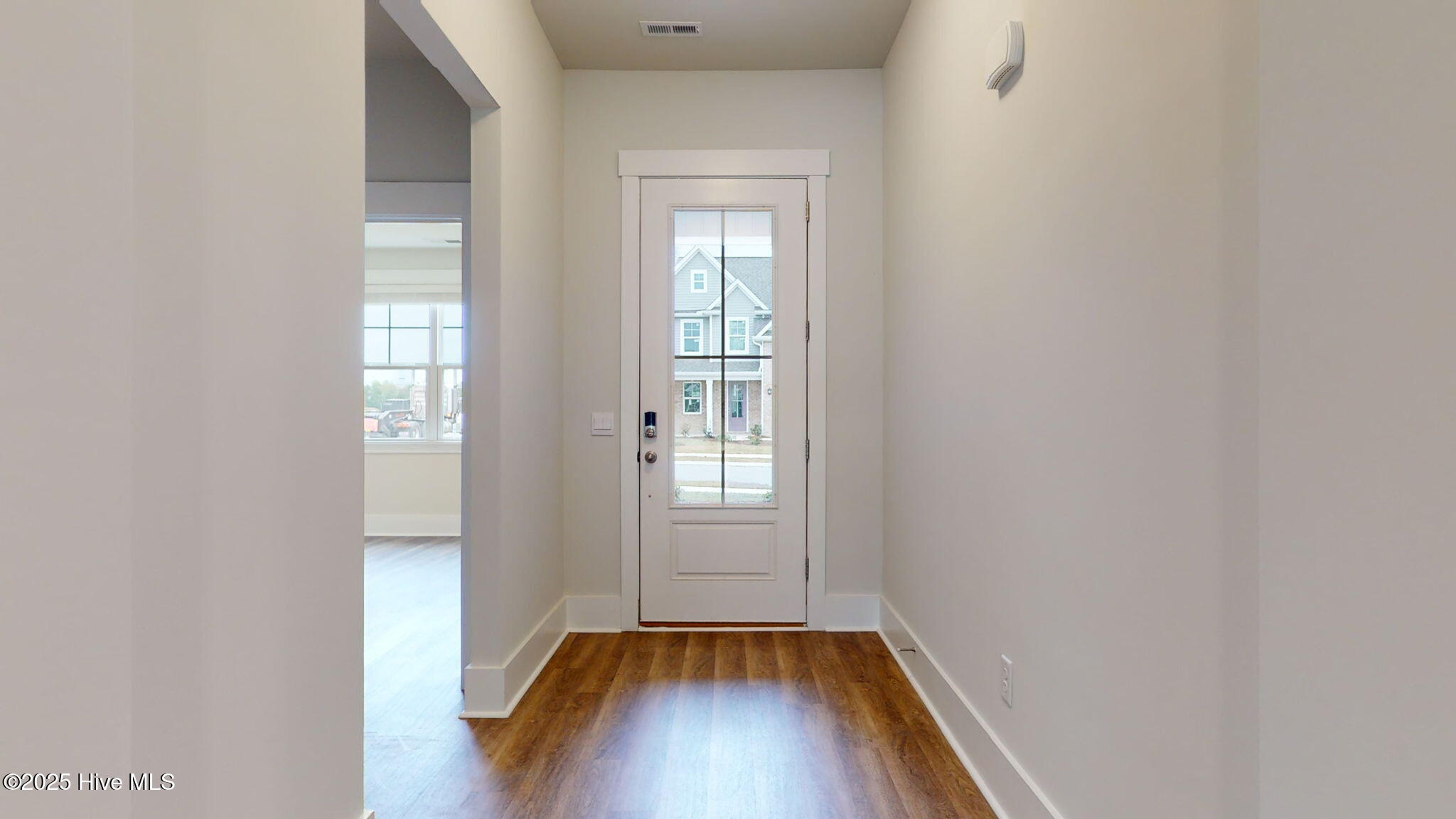 100543683 | Photo 11