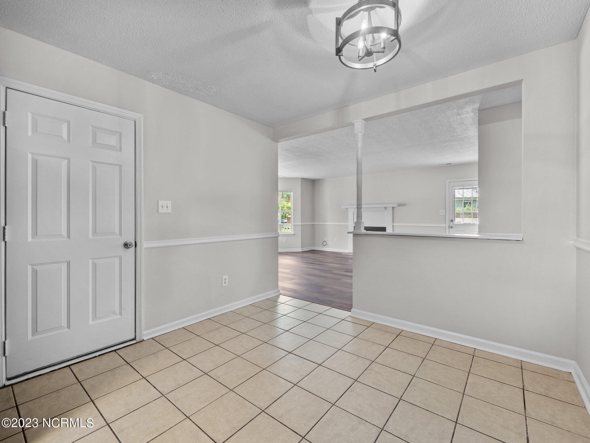 100556244 | Photo 25