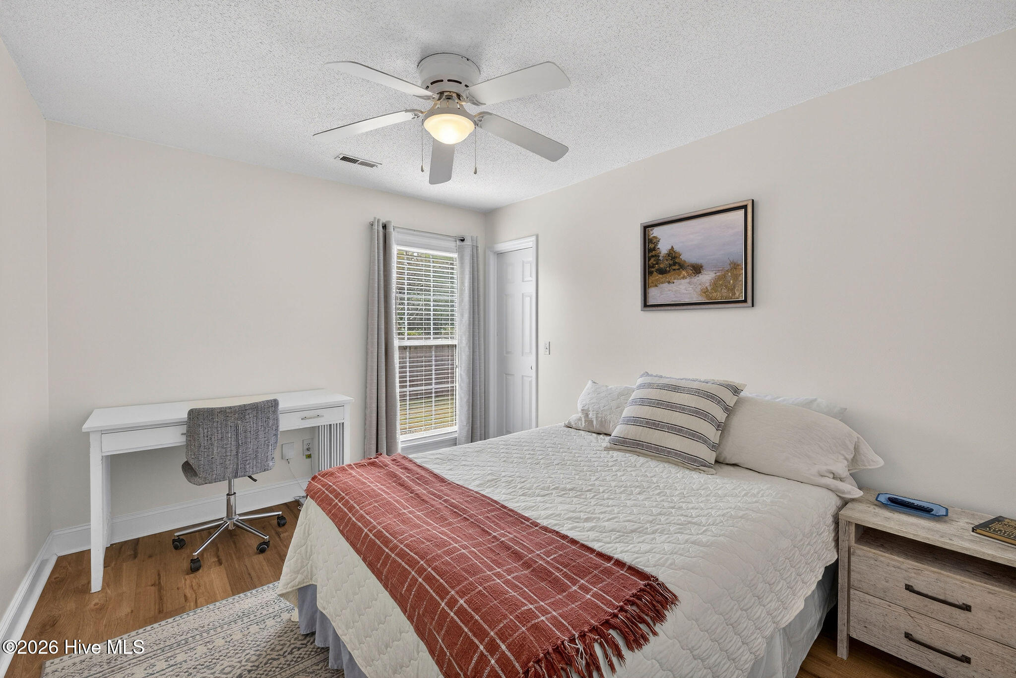 100565876 | Photo 15