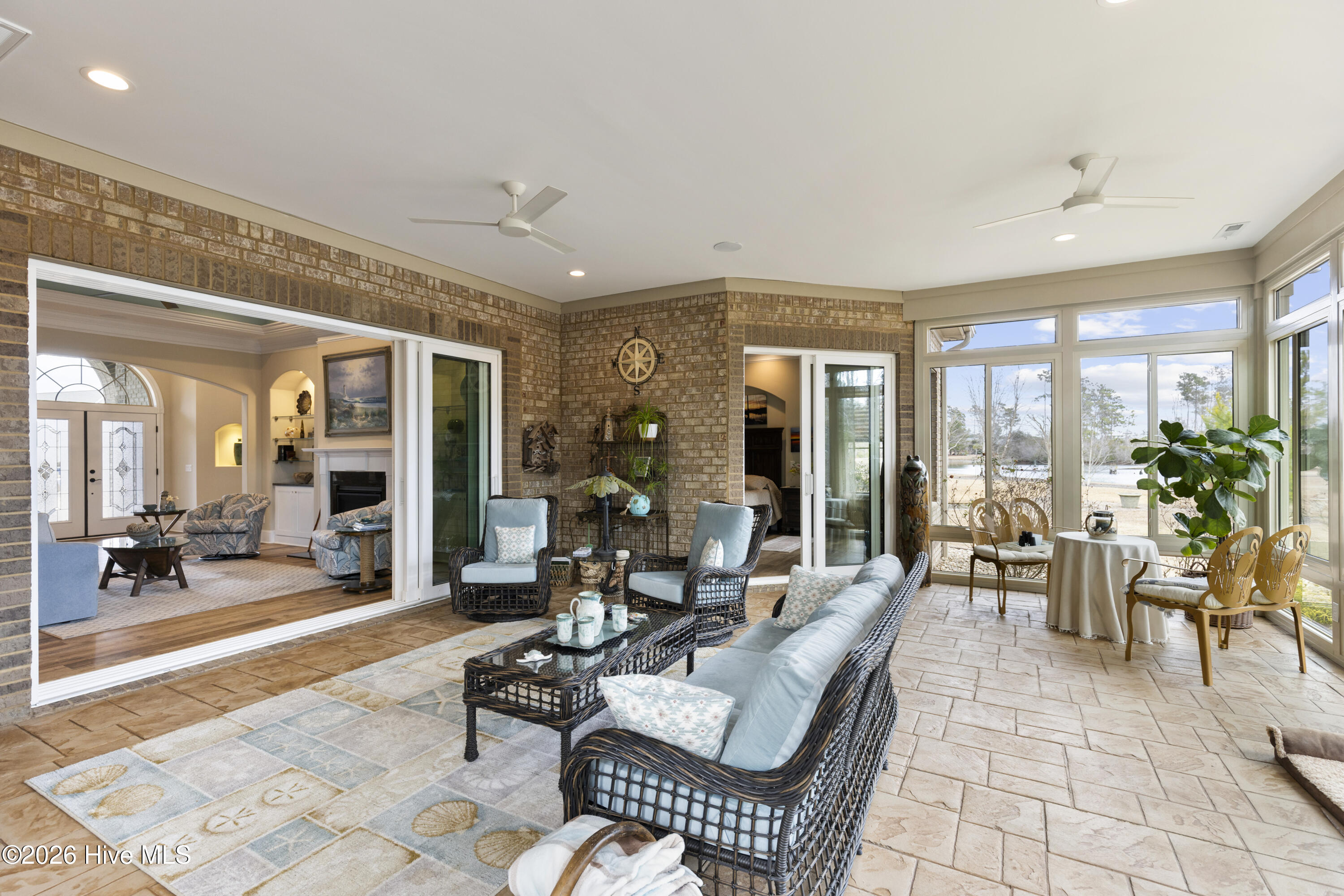 100551646 | Photo 21