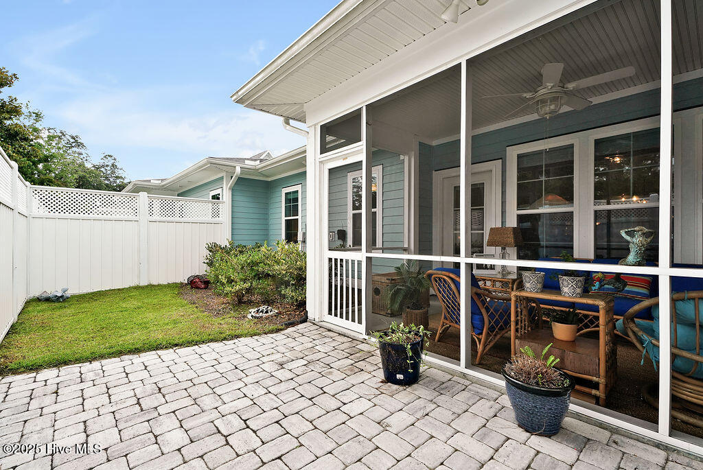 100514190 | Photo 45