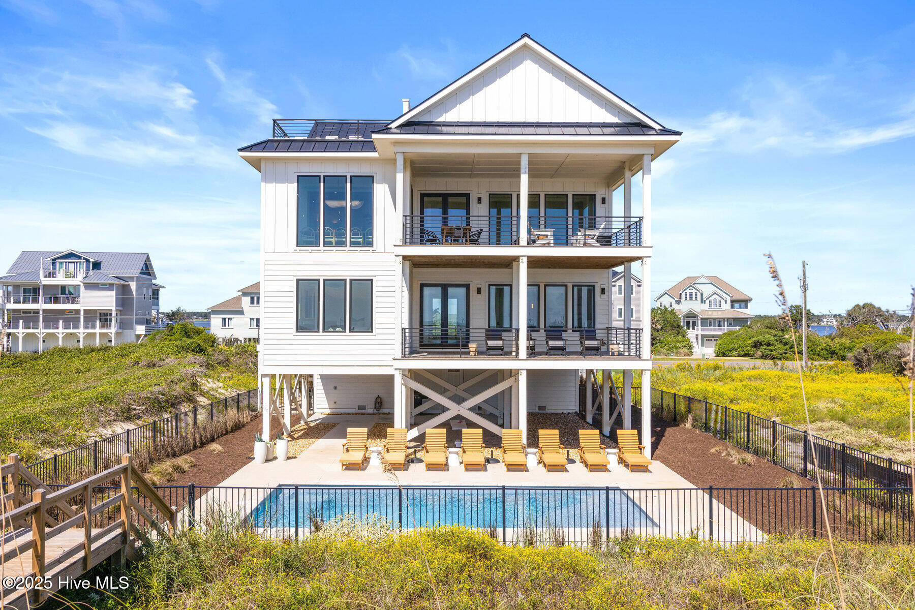 100535055 | Photo 53