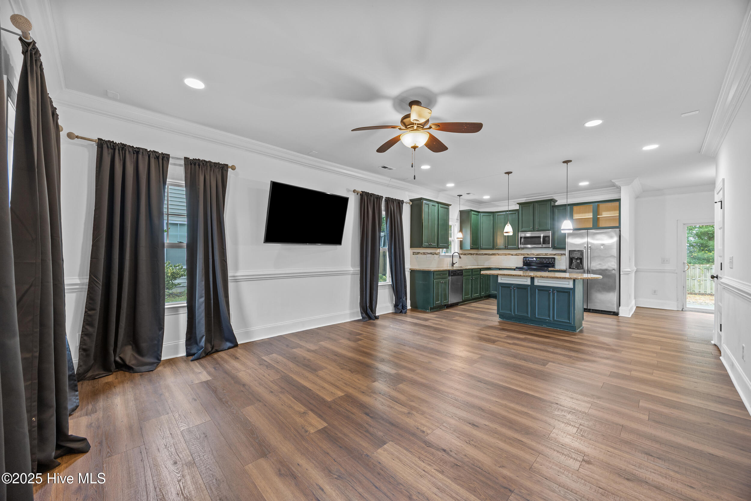 100538998 | Photo 12