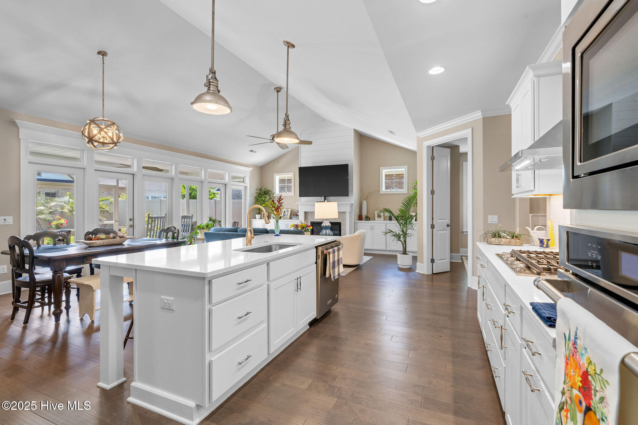 100540616 | Photo 25