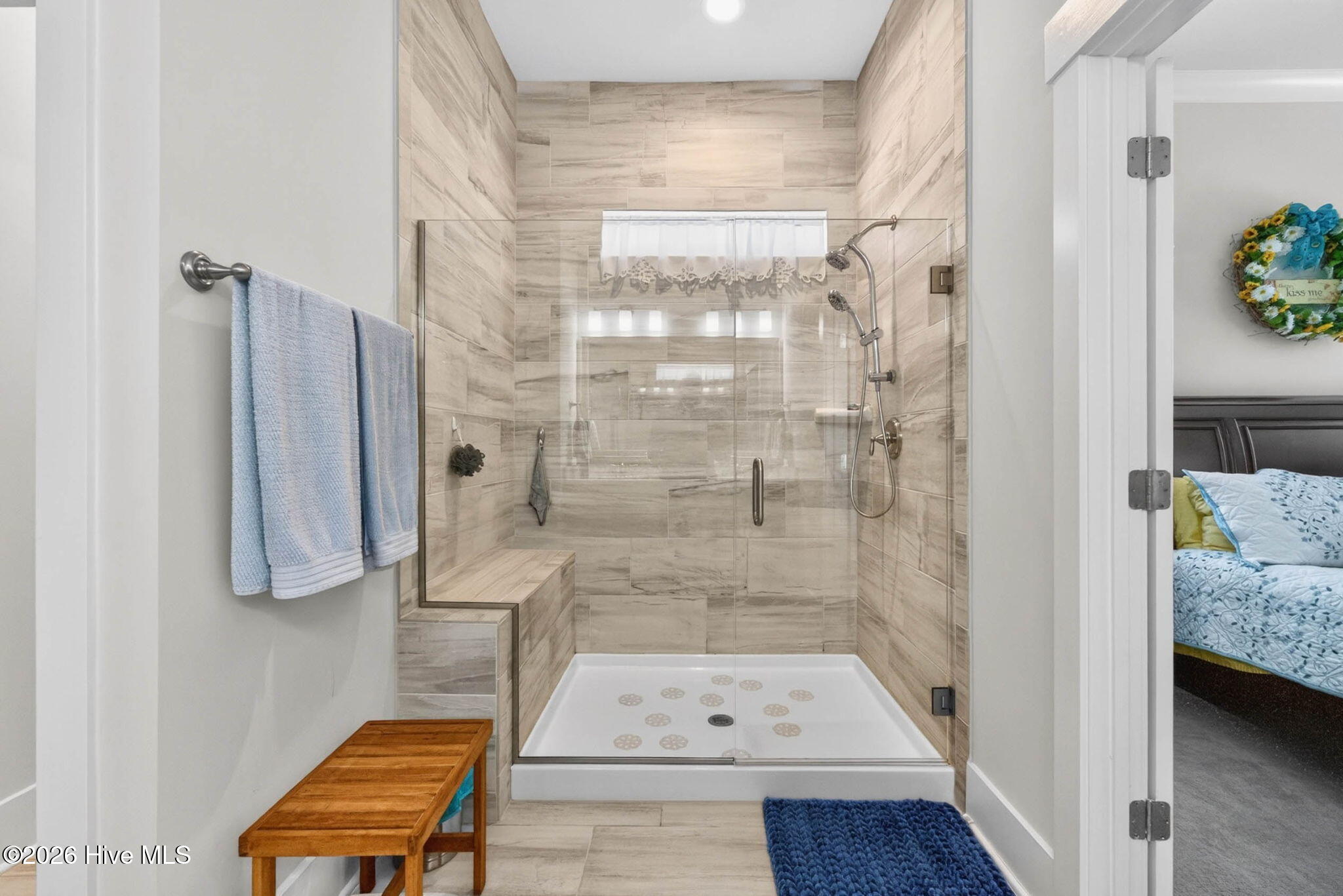 100567275 | Photo 41