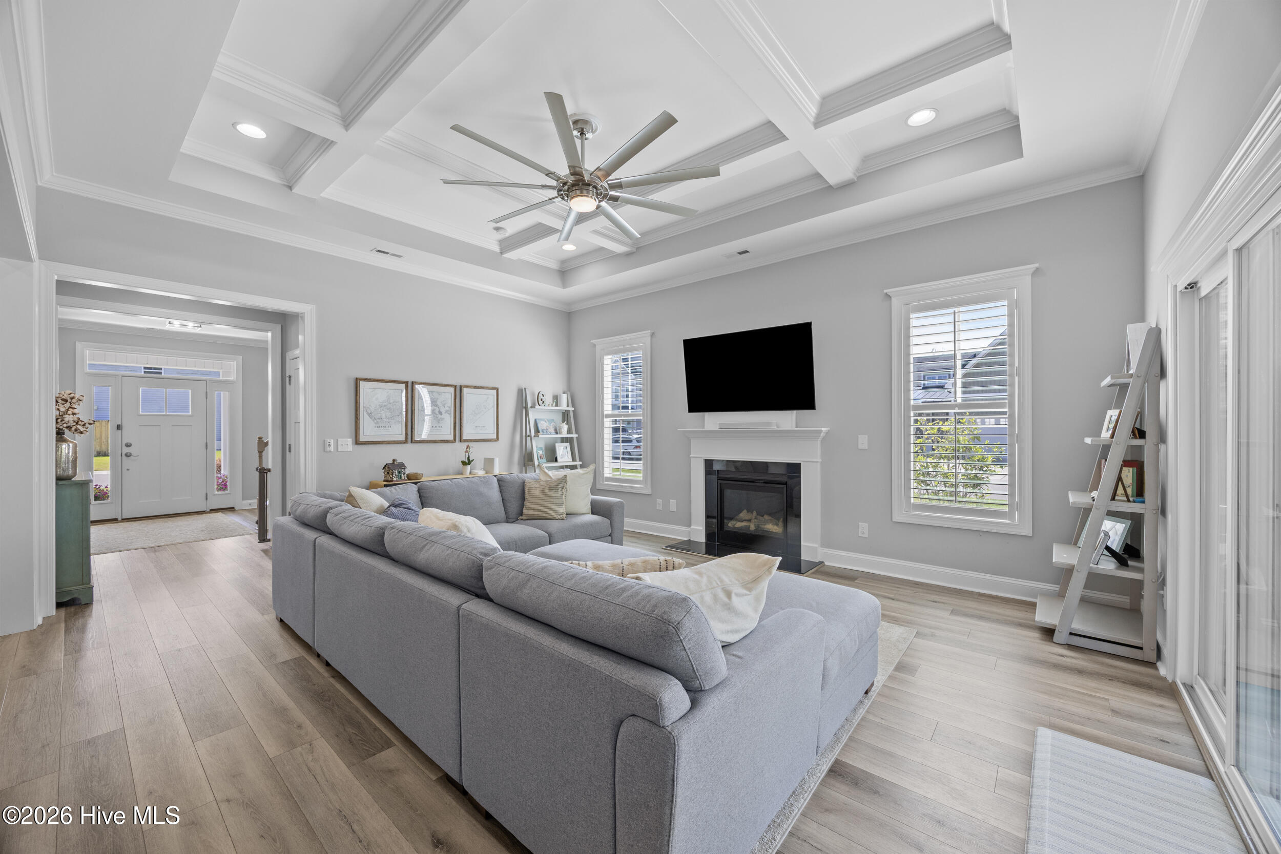 100570298 | Photo 12