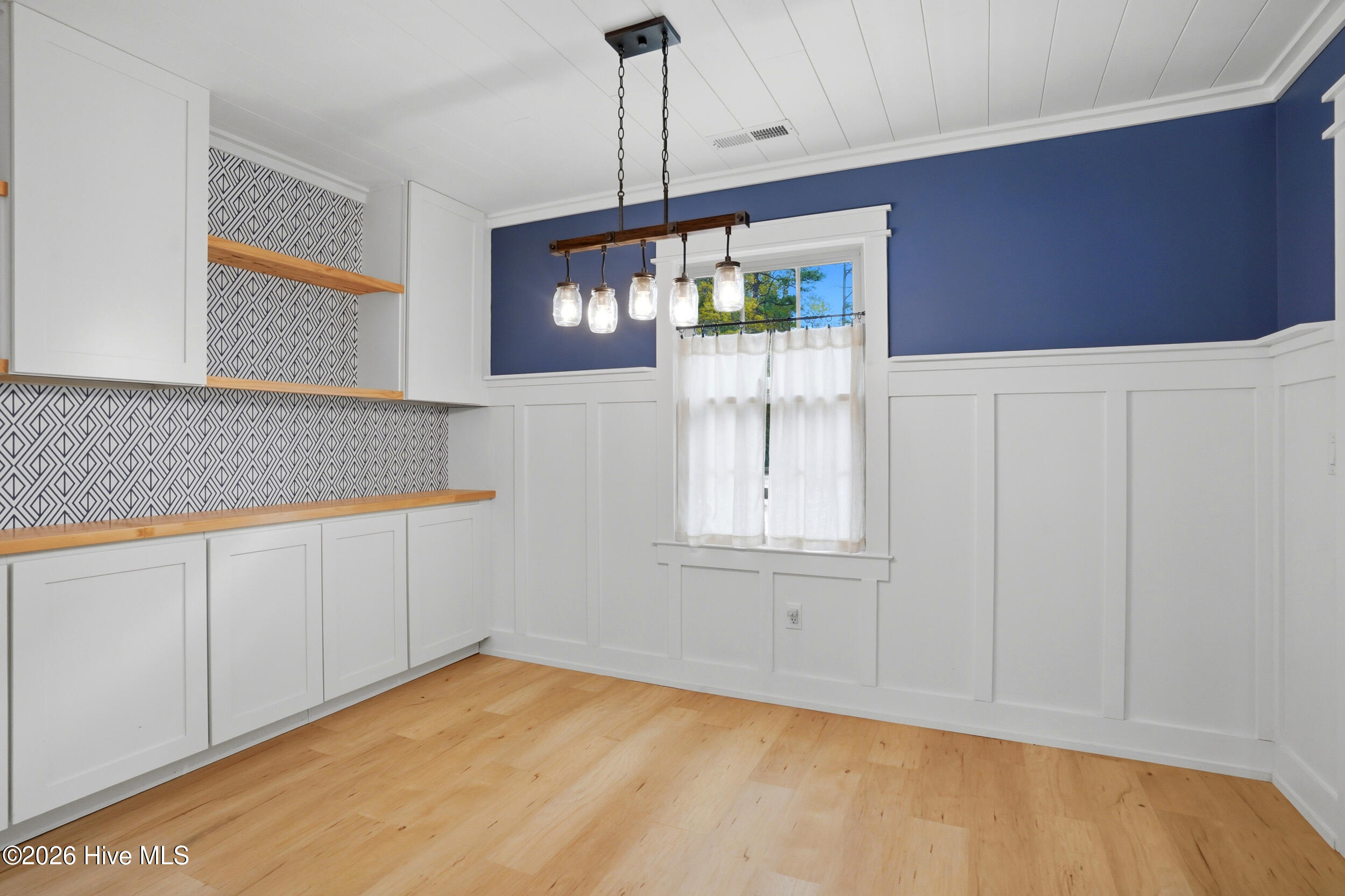 100565910 | Photo 19