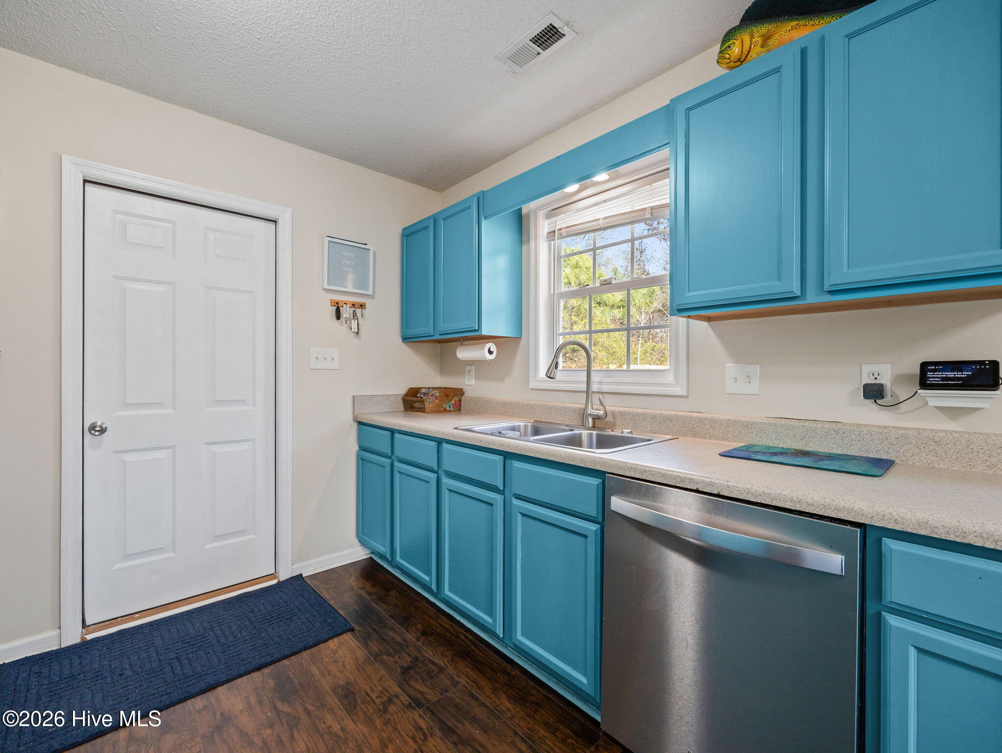 100568127 | Photo 11