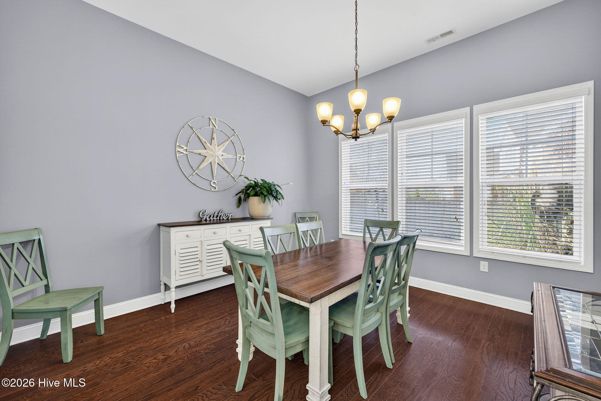 100547189 | Photo 12