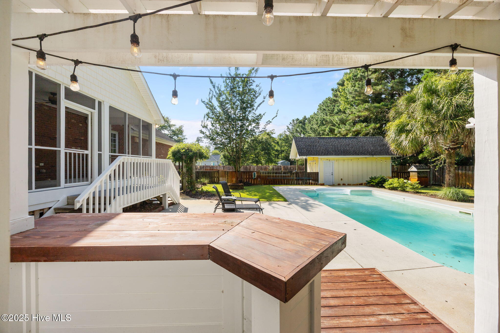 100518834 | Photo 51