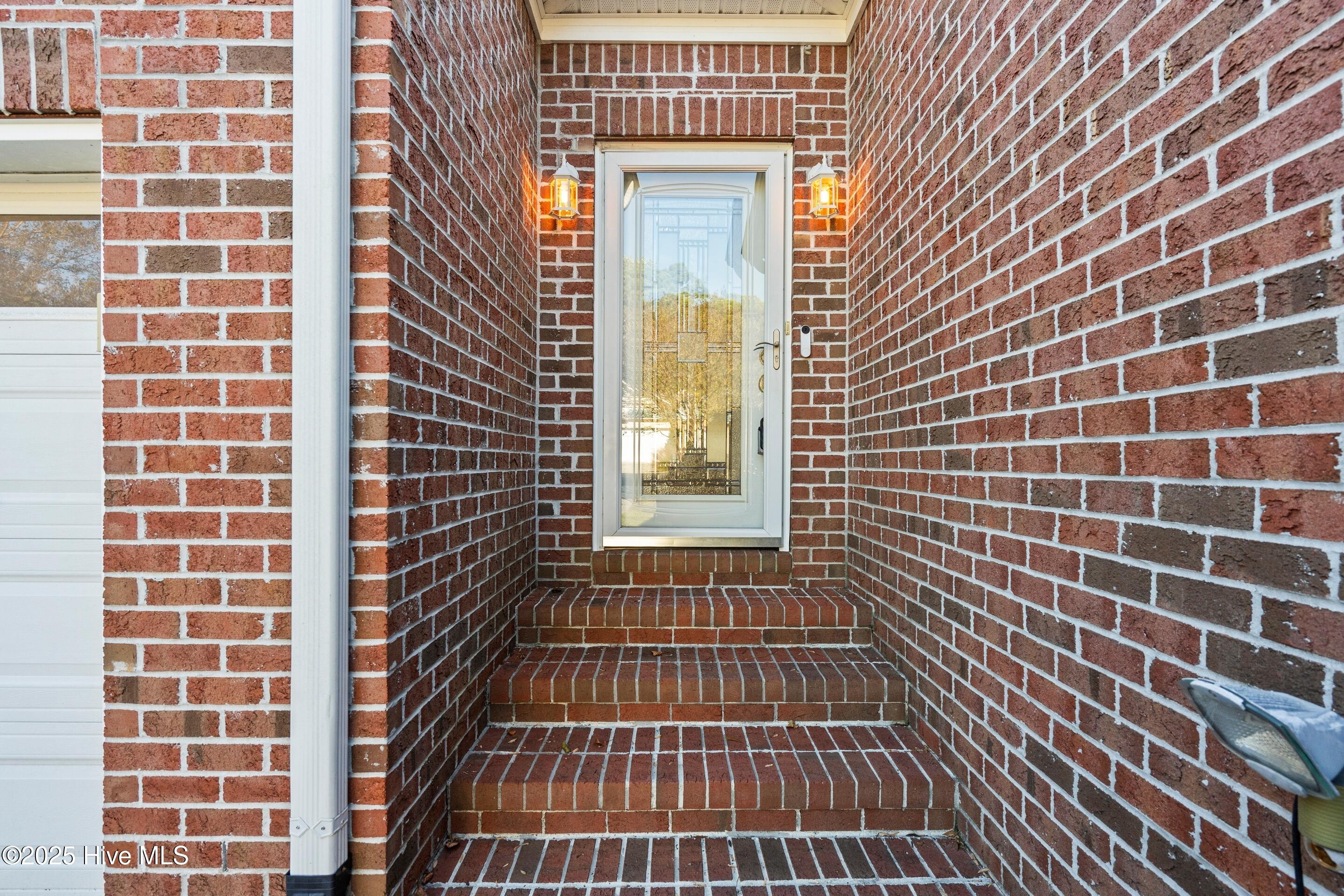 100536382 | Photo 14