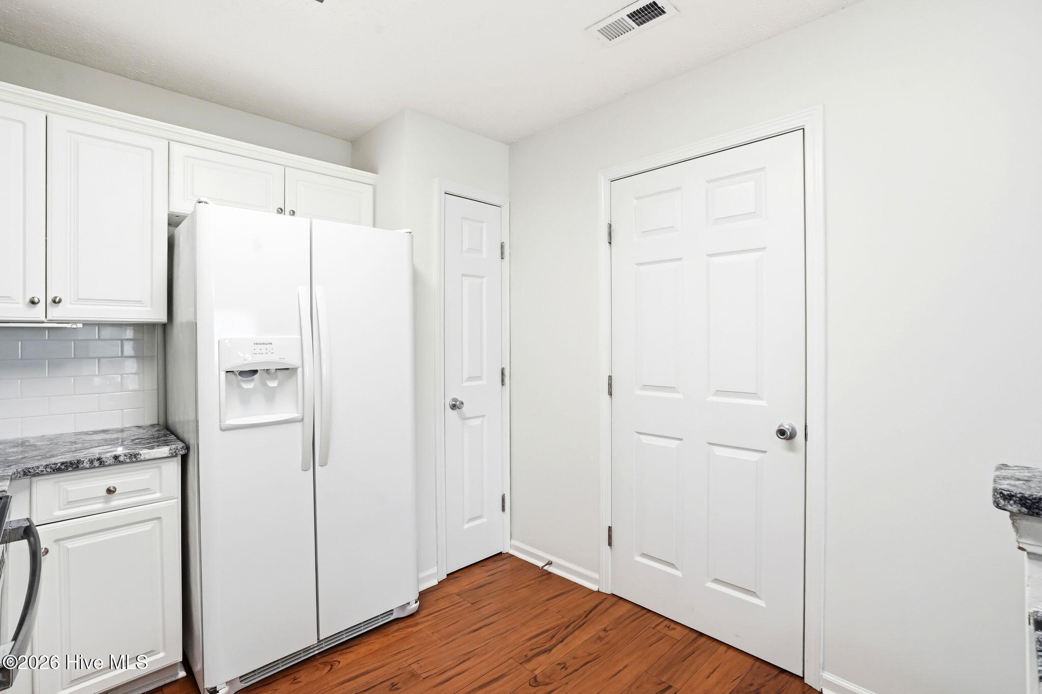 100565628 | Photo 17