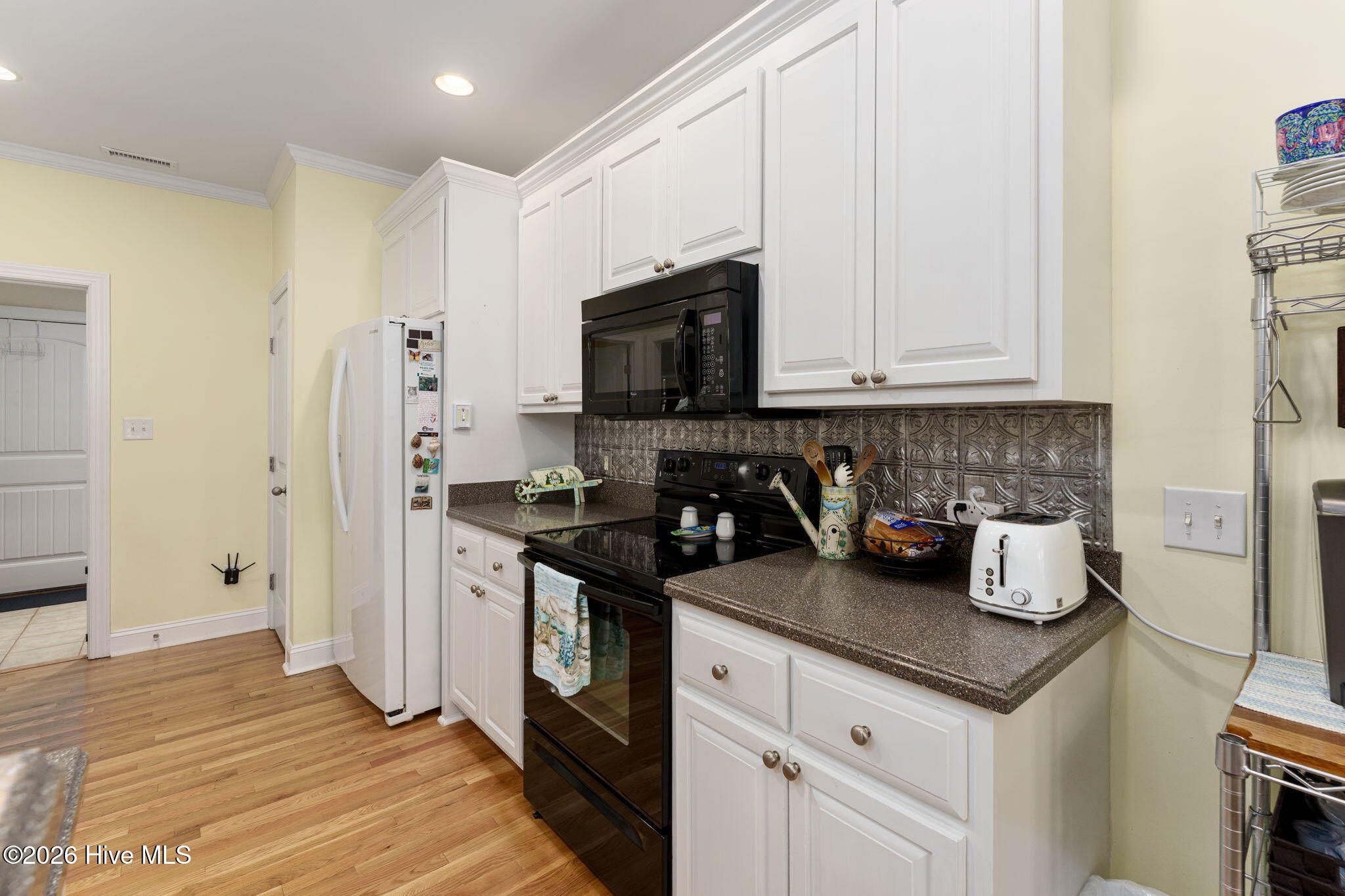 100564241 | Photo 18