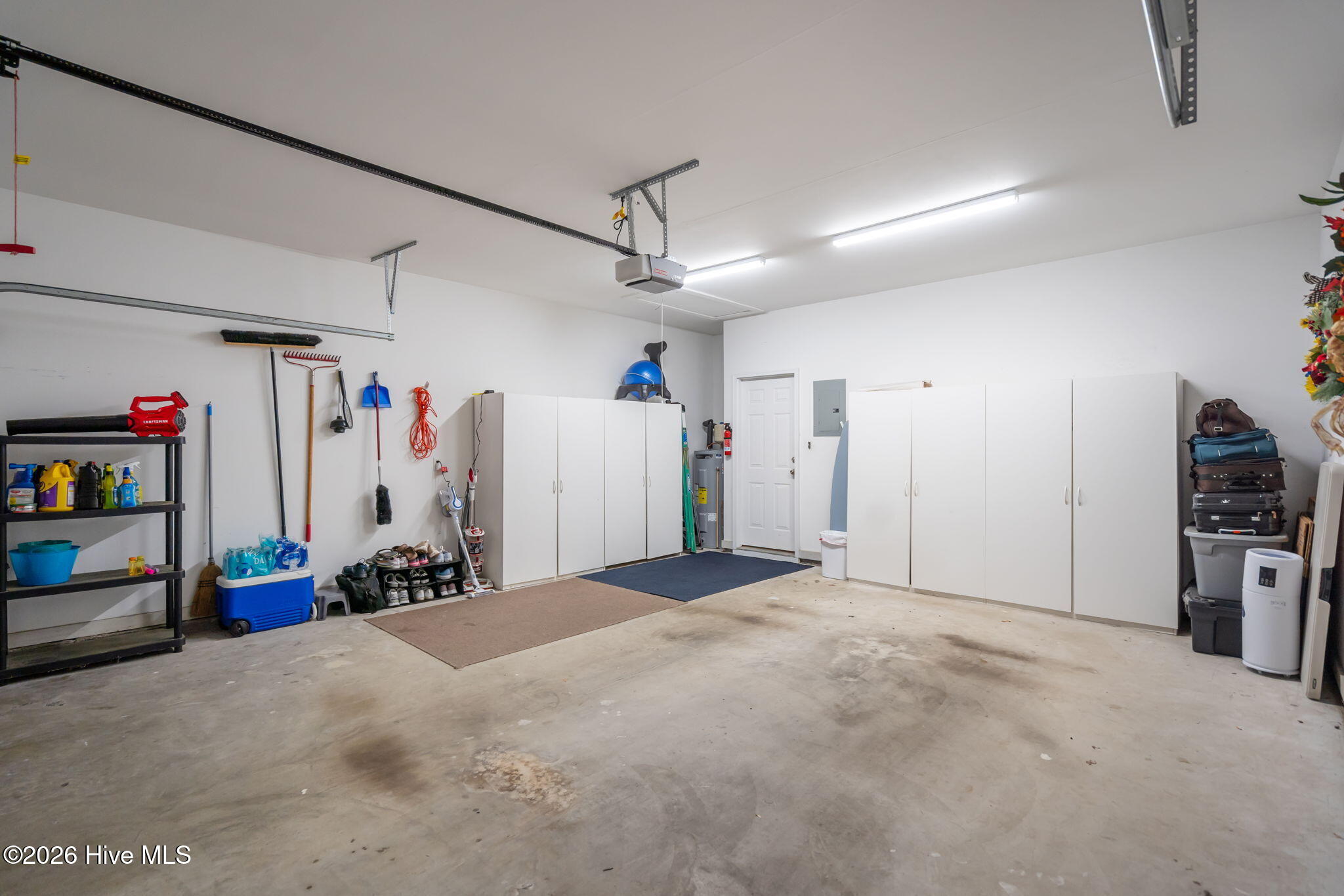 100566429 | Photo 18