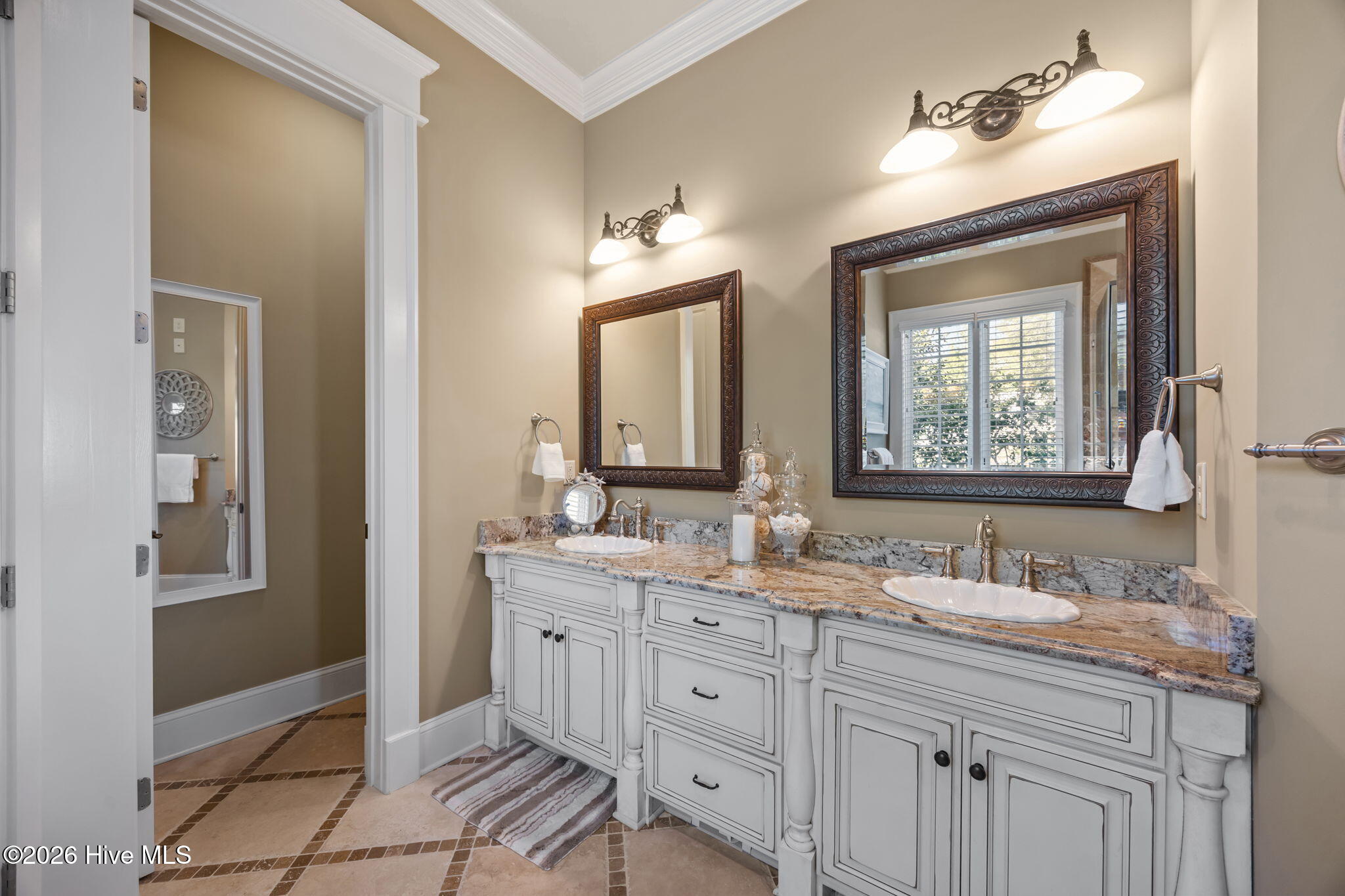 100564617 | Photo 36