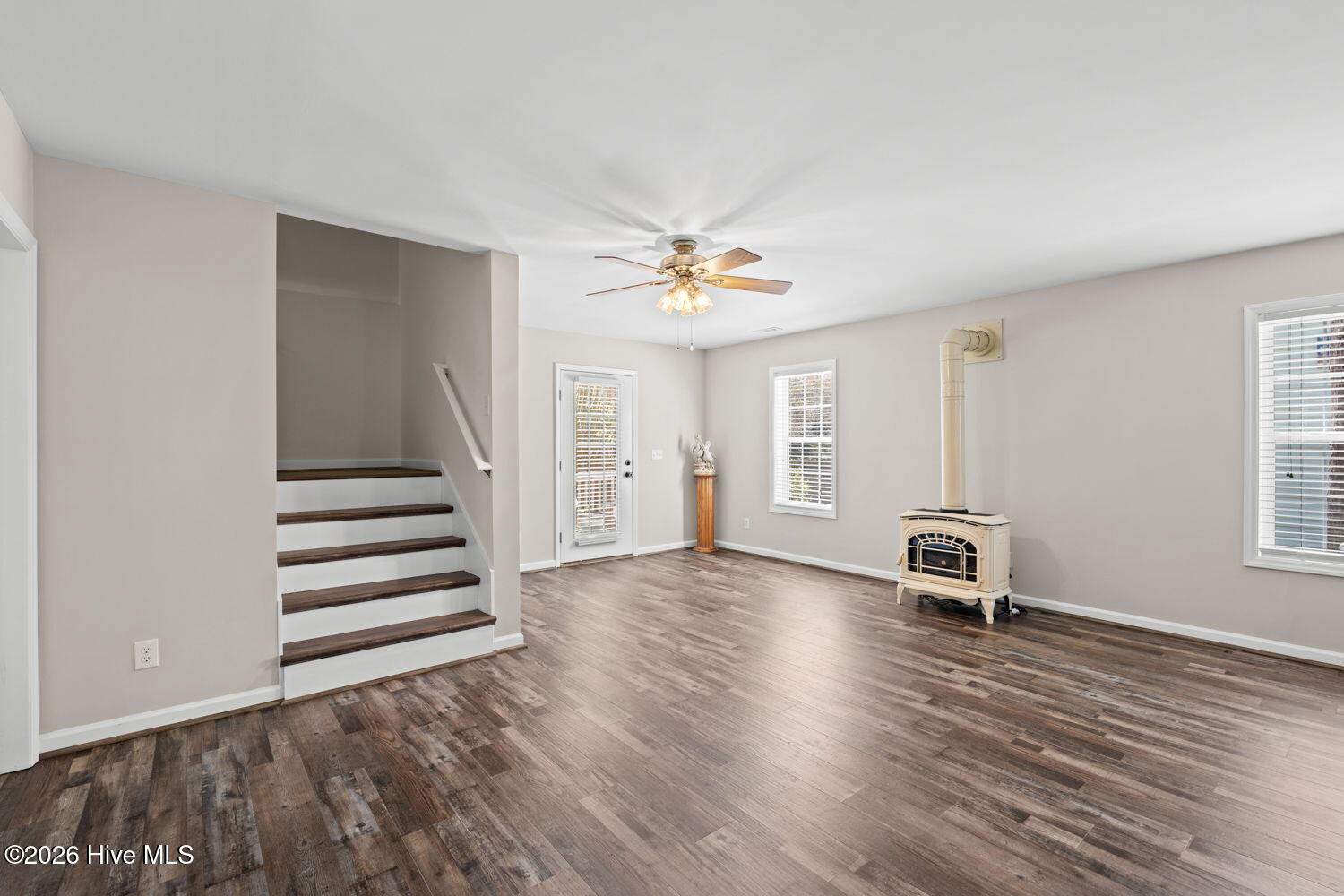 100565093 | Photo 30